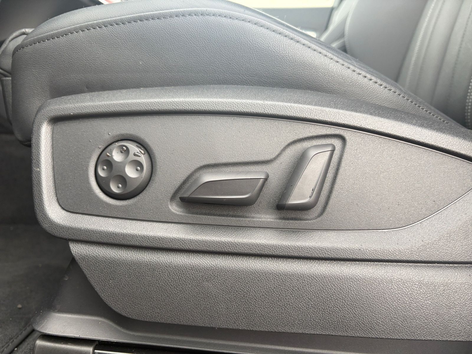 Audi Q5 55 TFSI e QU S-LINE MATRIX+NAVI+RFK+ACC+AHK