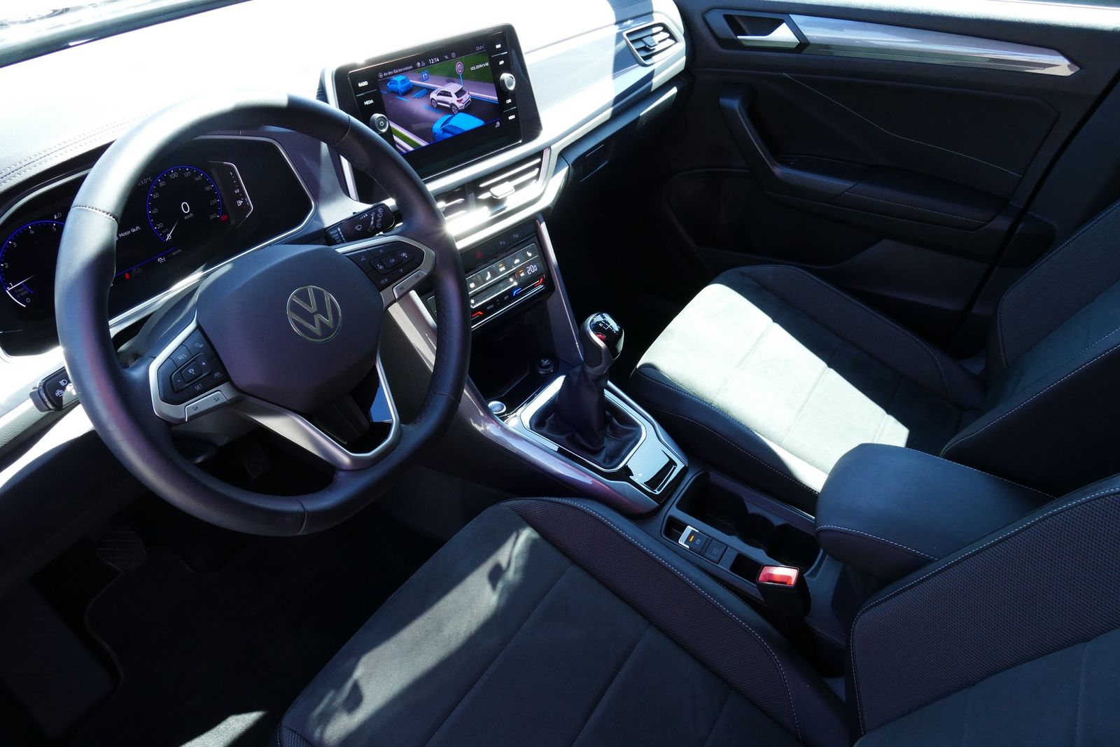 Volkswagen T-Roc 1.5 TSI Style - Samsaru's Car Outlet