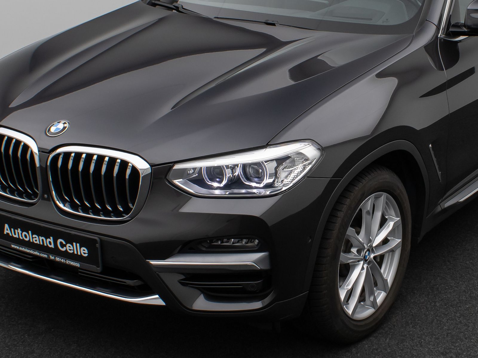 BMW X3 xD30d LuxuryLine - Samsaru's Car Outlet