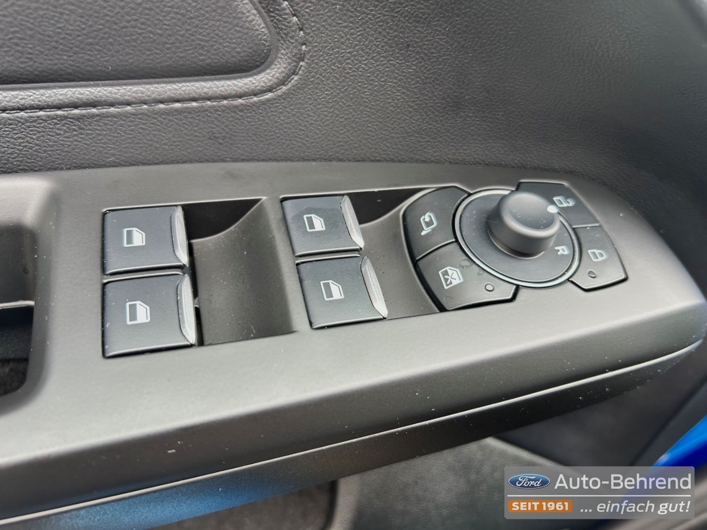 Ford Focus Turnier Active Automatik Ganzjahresreifen