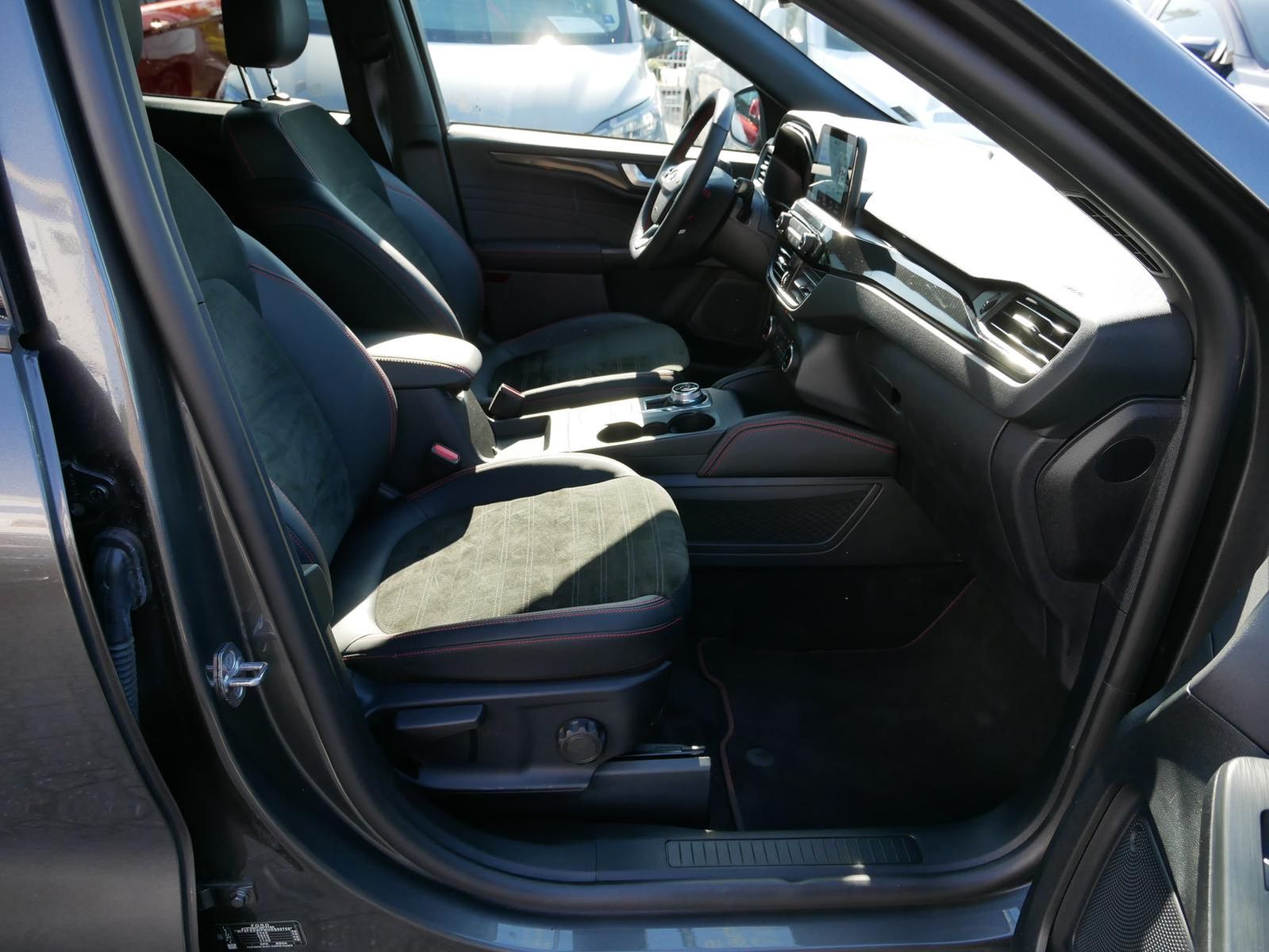 Ford Kuga Plug-In Hybrid ST-Line X - Samsaru's Car Outlet
