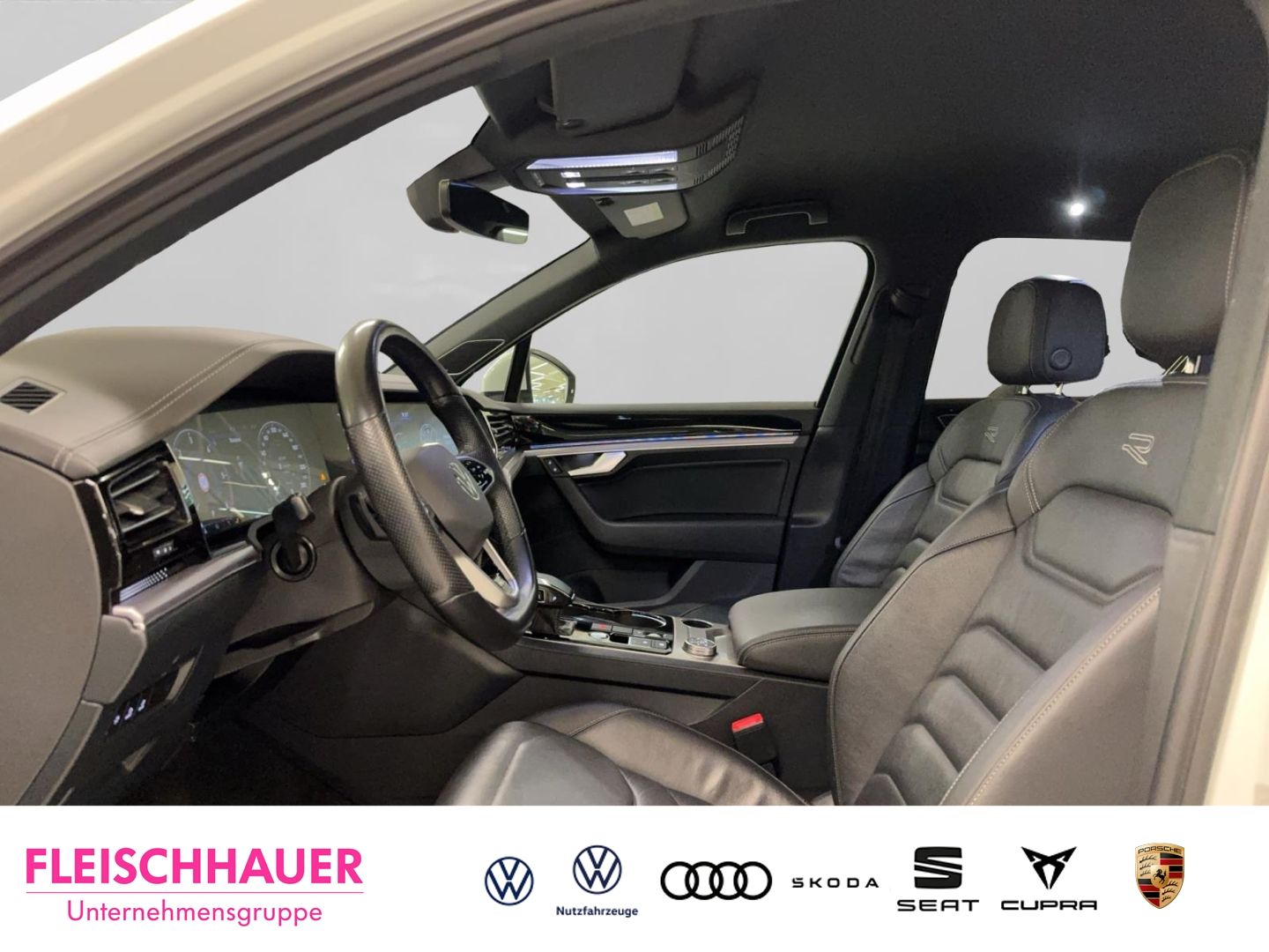 Volkswagen Touareg 3.0 TDI V6 4M R-Line - Samsaru's Car Outlet