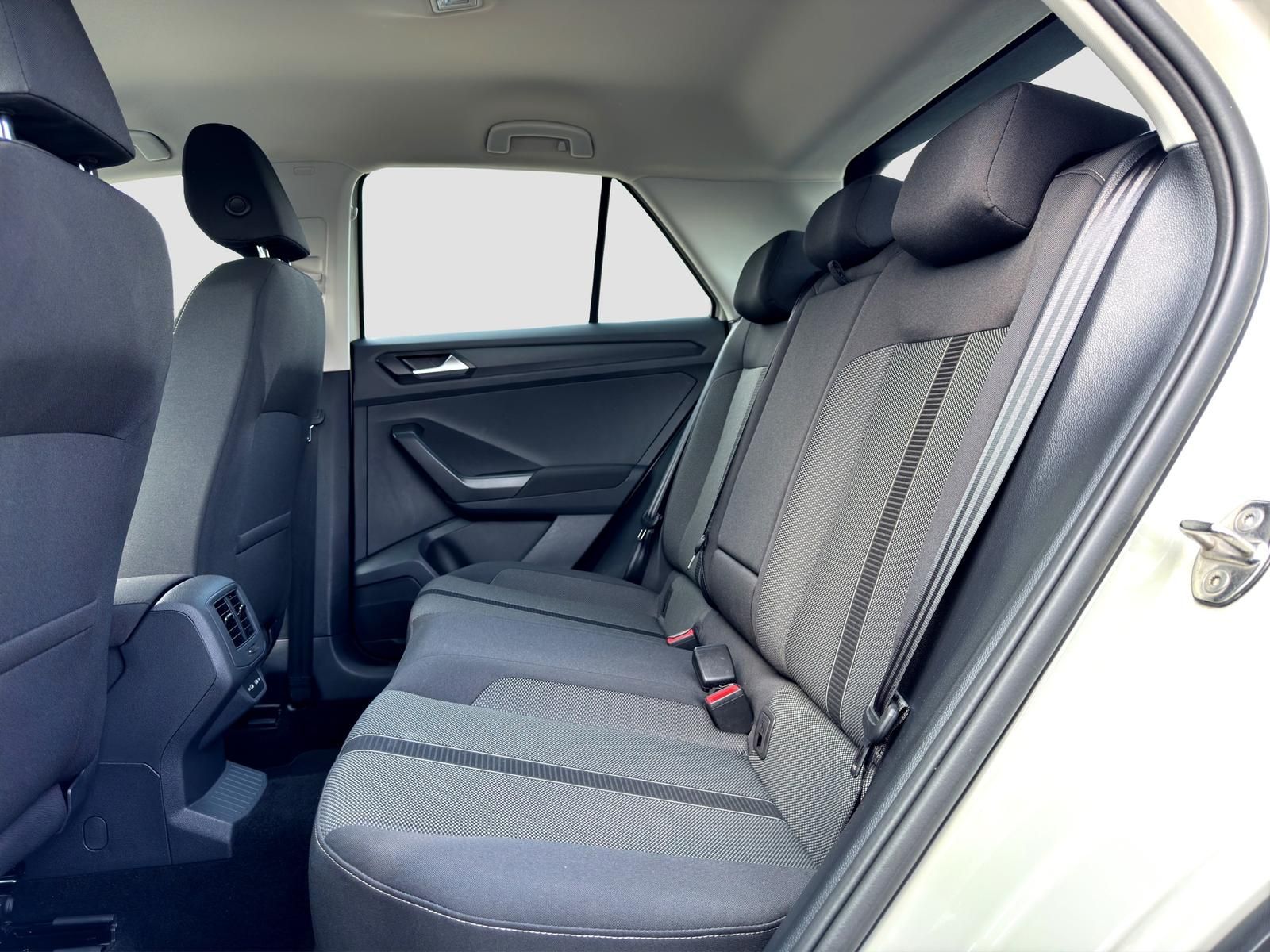 Volkswagen T-Roc Life 2.0 TDI - Samsaru's Car Outlet