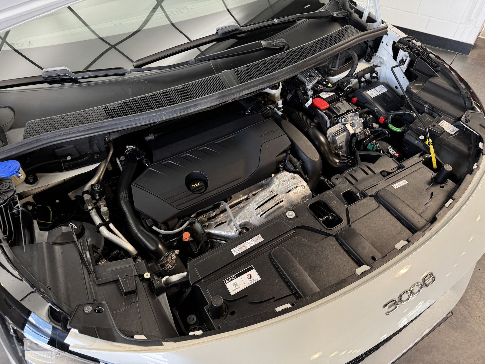 Peugeot 3008 1.6 225 Allure 1.Hand Plug-In Hybrid AHK