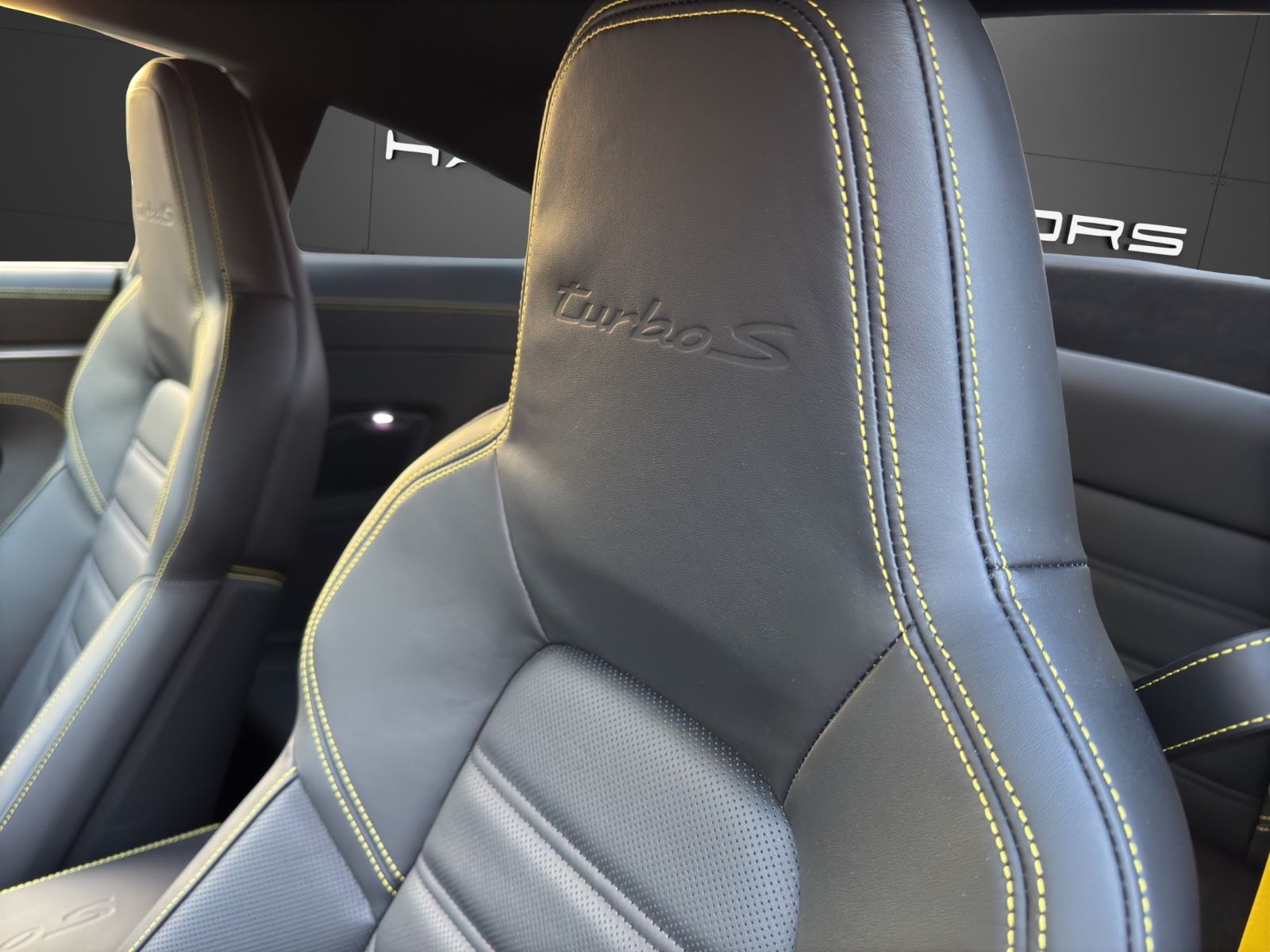 Porsche 911 Turbo S - Samsaru's Car Outlet