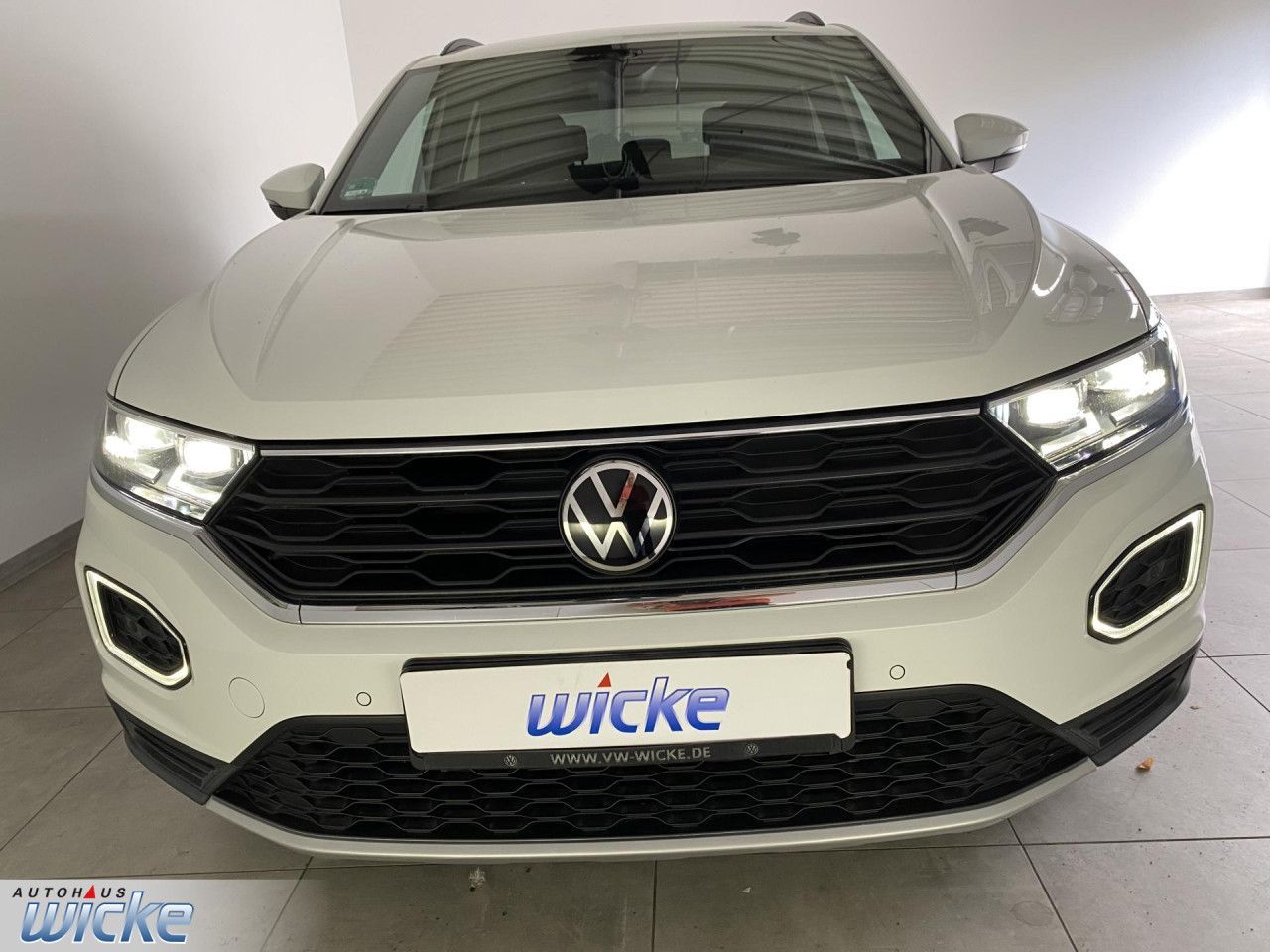 Volkswagen T-Roc 1.5 TSI DSG Sport - Samsaru's Car Outlet