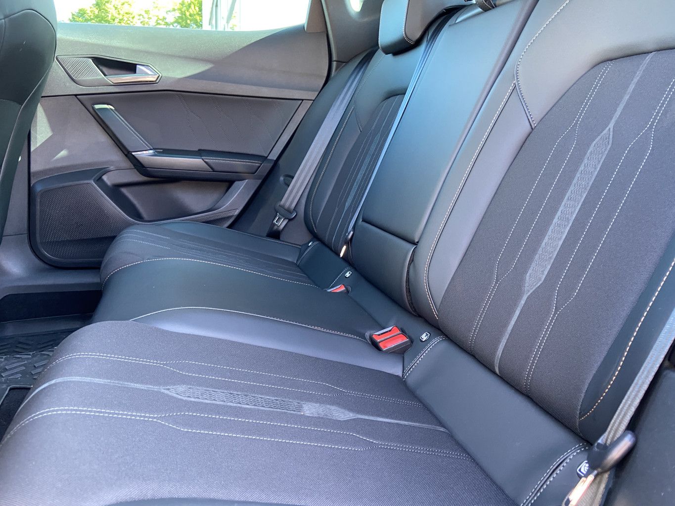 Cupra Formentor 1.4 TSI DSG eHybrid 19"+SAFE-DRIVING-X