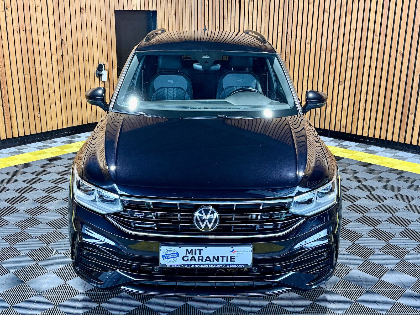 Volkswagen Tiguan 2,0 TDI 4M DSG R-Line Black *Navi*AHK*IQ*