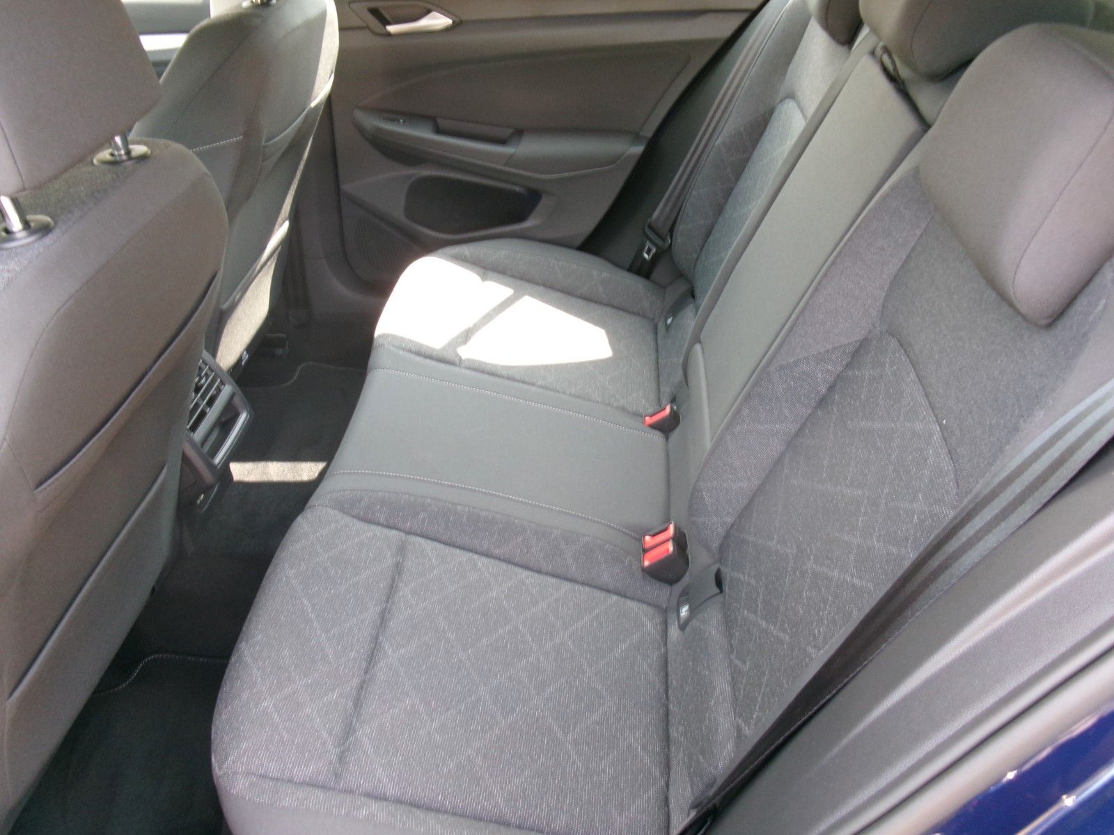 Volkswagen Golf VIII 1.0 TSI Life - Samsaru's Car Outlet