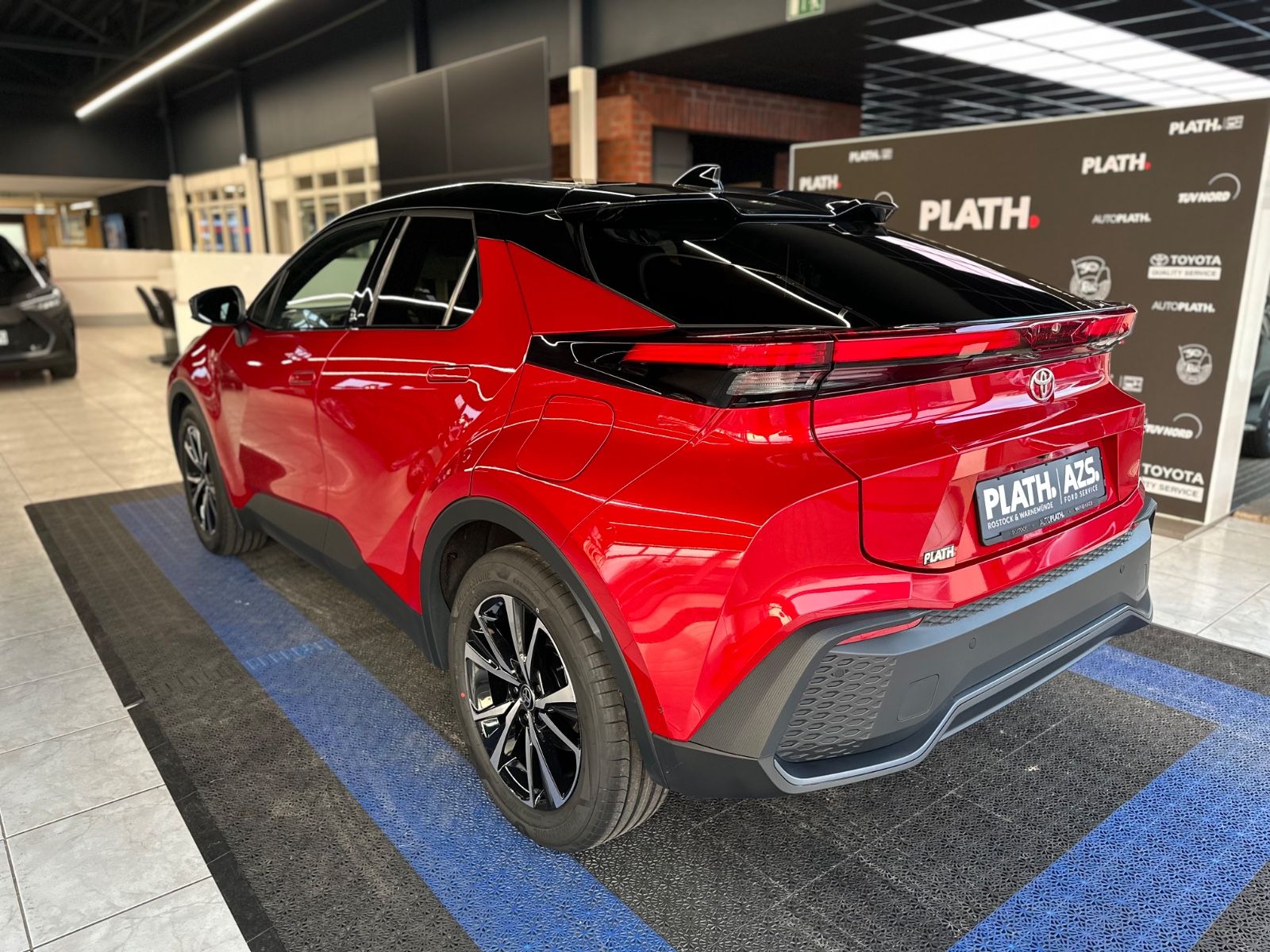 Toyota C-HR Hybrid FWD - Samsaru's Car Outlet