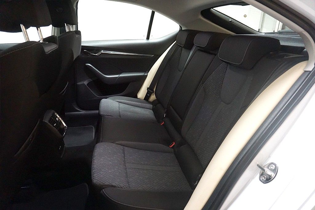 Skoda Octavia 2.0TDIDSG Style Virtual Standhz LED