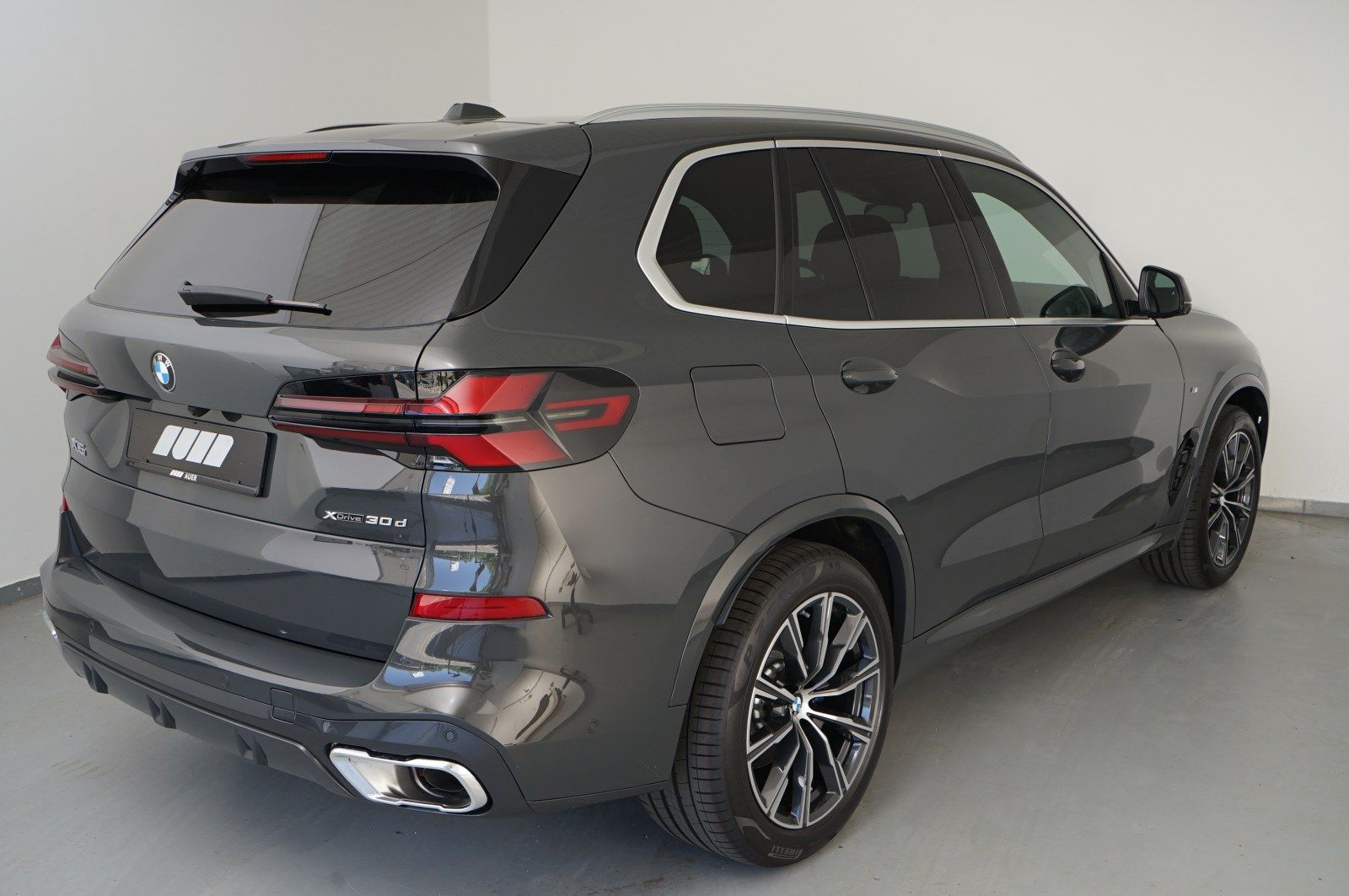 BMW X5 xDrive30d (M-Sport Navi LED AHK Pano HUD ACC)