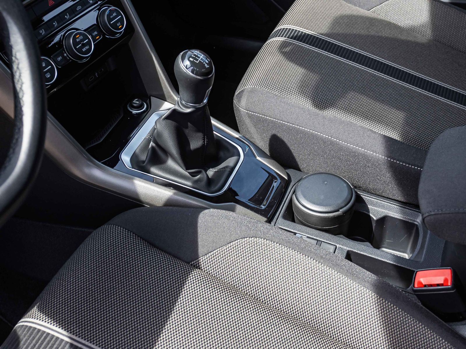 Volkswagen T-Roc 1.0 TSI Style - Samsaru's Car Outlet