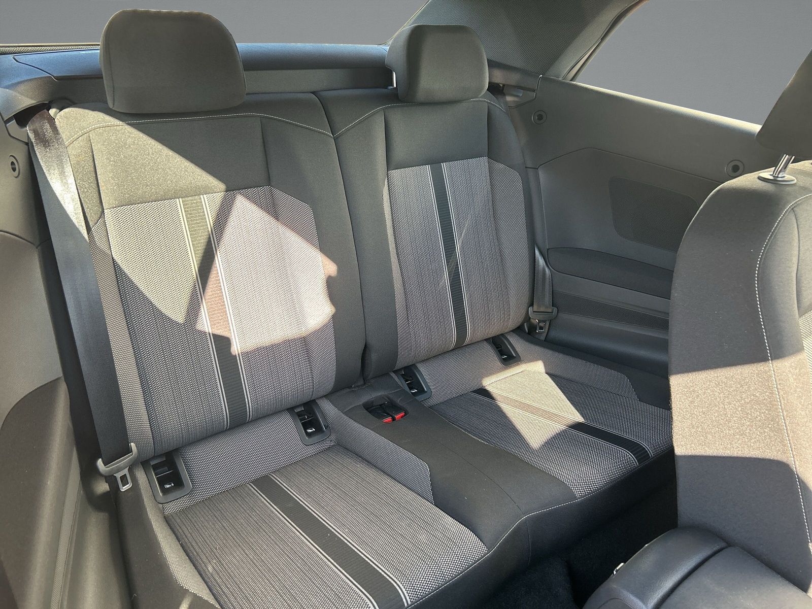 Volkswagen T-Roc 1.0 TSI Style - Samsaru's Car Outlet