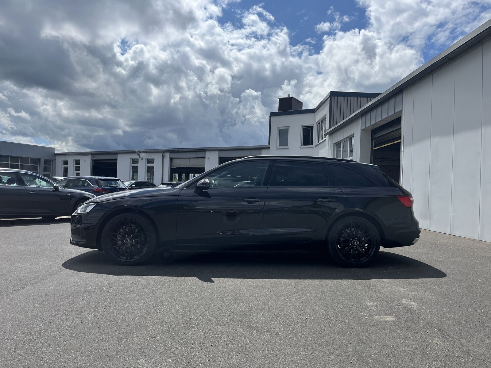 Audi A4 Avant 35 2.0 TFSI S-Line Optik Blackline - Samsaru's Car Outlet