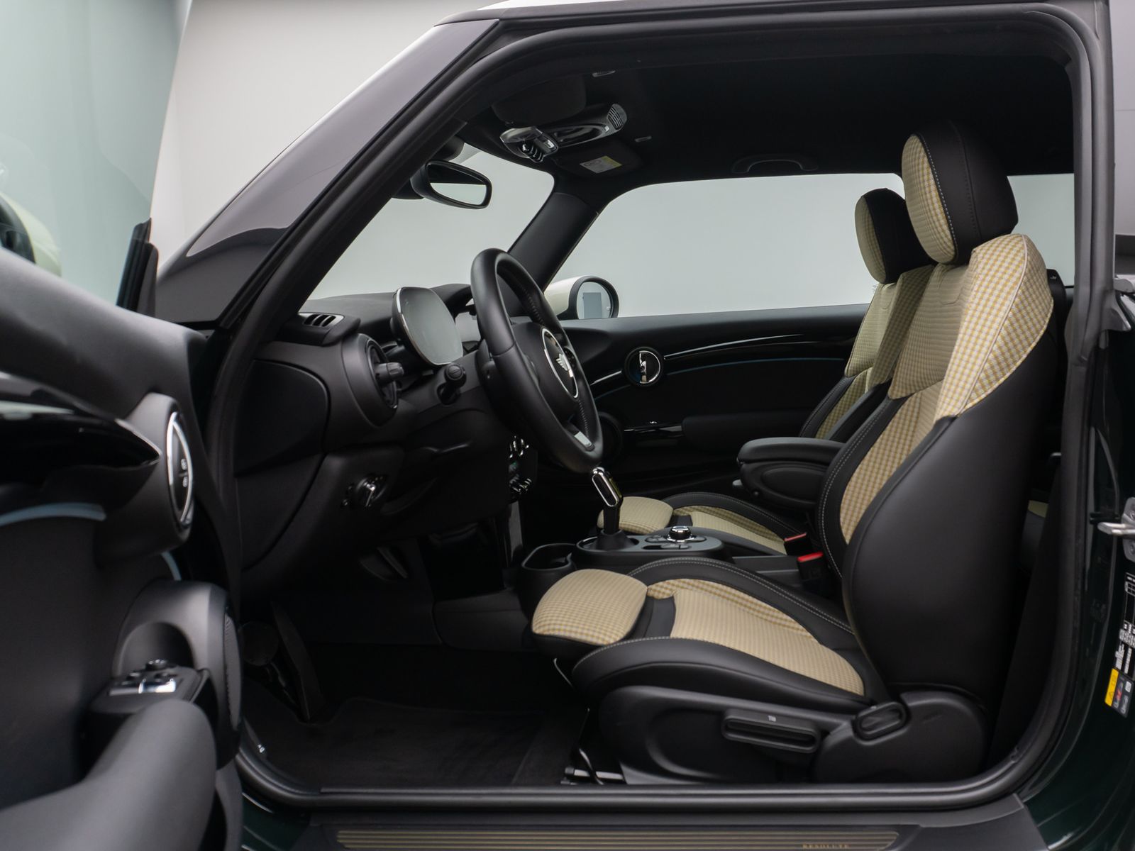 MINI COOPER SE Resolute Edition - Samsaru's Car Outlet