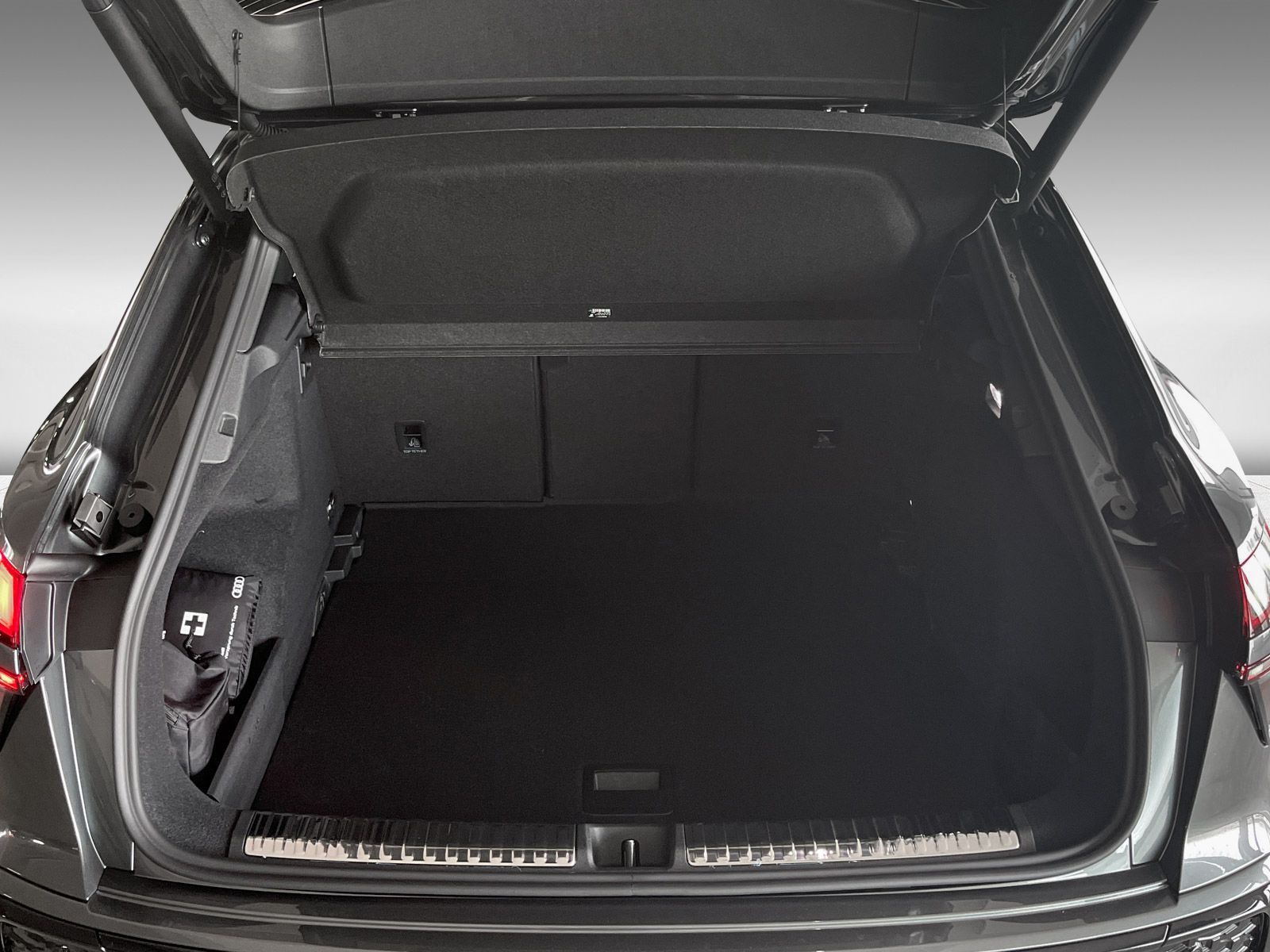 Audi Q3 2.0 TFSI quattro S line Nav Pano AHK ACC LED+