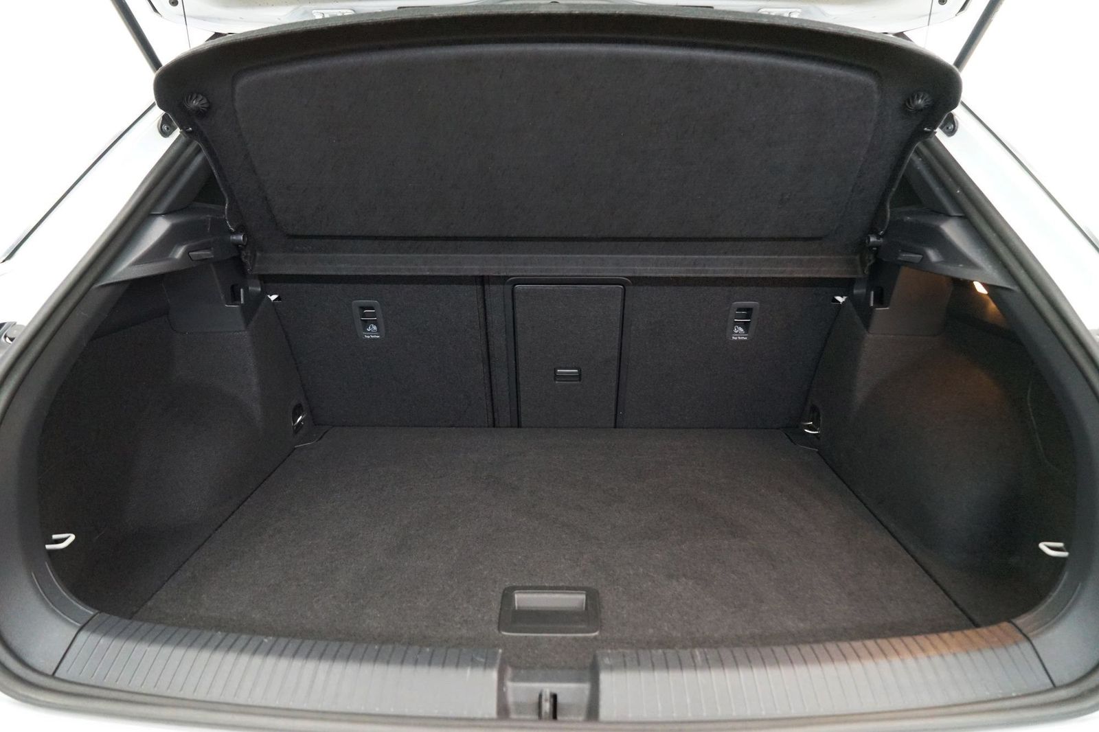 Volkswagen T-Roc 2.0 TSI Aut. R-Line - Samsaru's Car Outlet