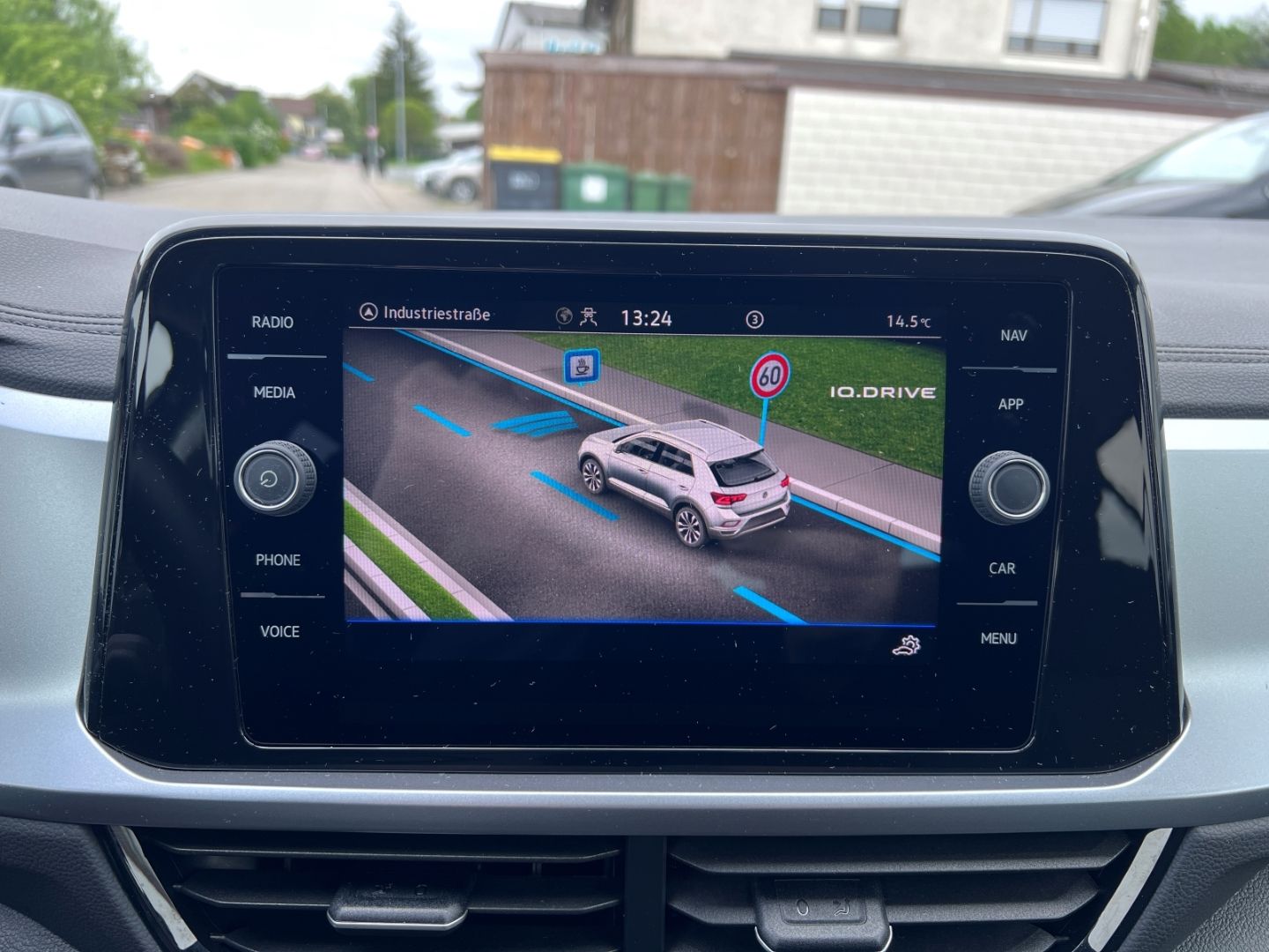 Volkswagen T-Roc 1.0TSI Life - Samsaru's Car Outlet
