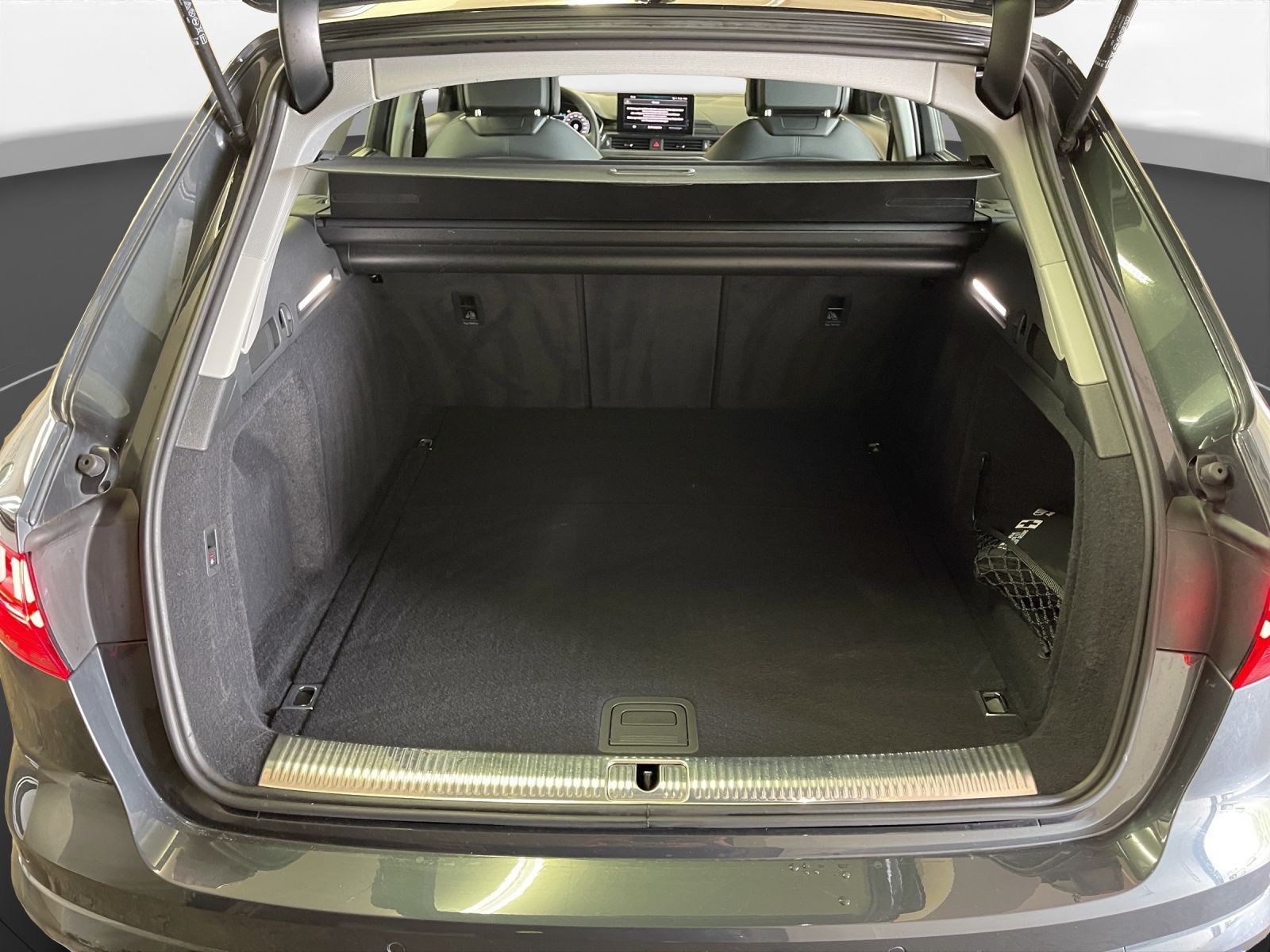 Audi A4 allroad 45 TFSI qu. AHK Pano Matrix LM 19" RF