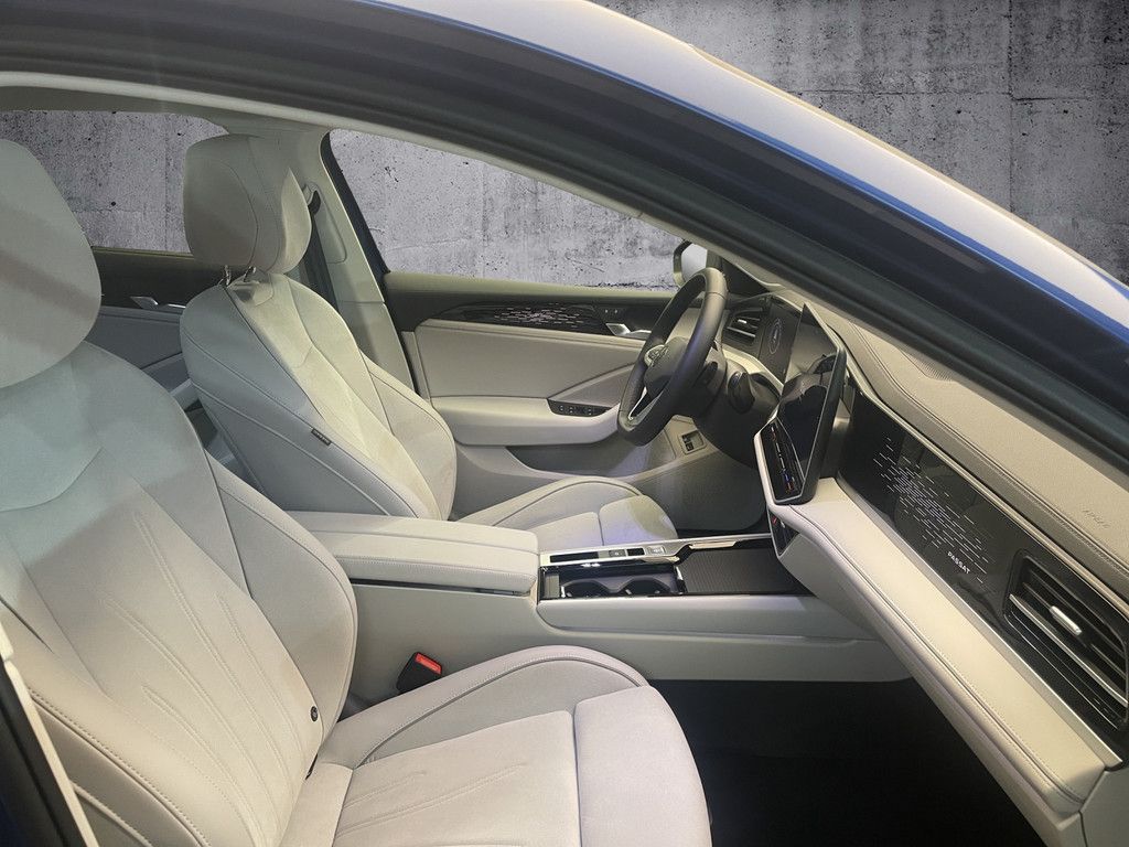 Volkswagen Passat Variant 1.5 eHybrid Elegance DSG Matrix