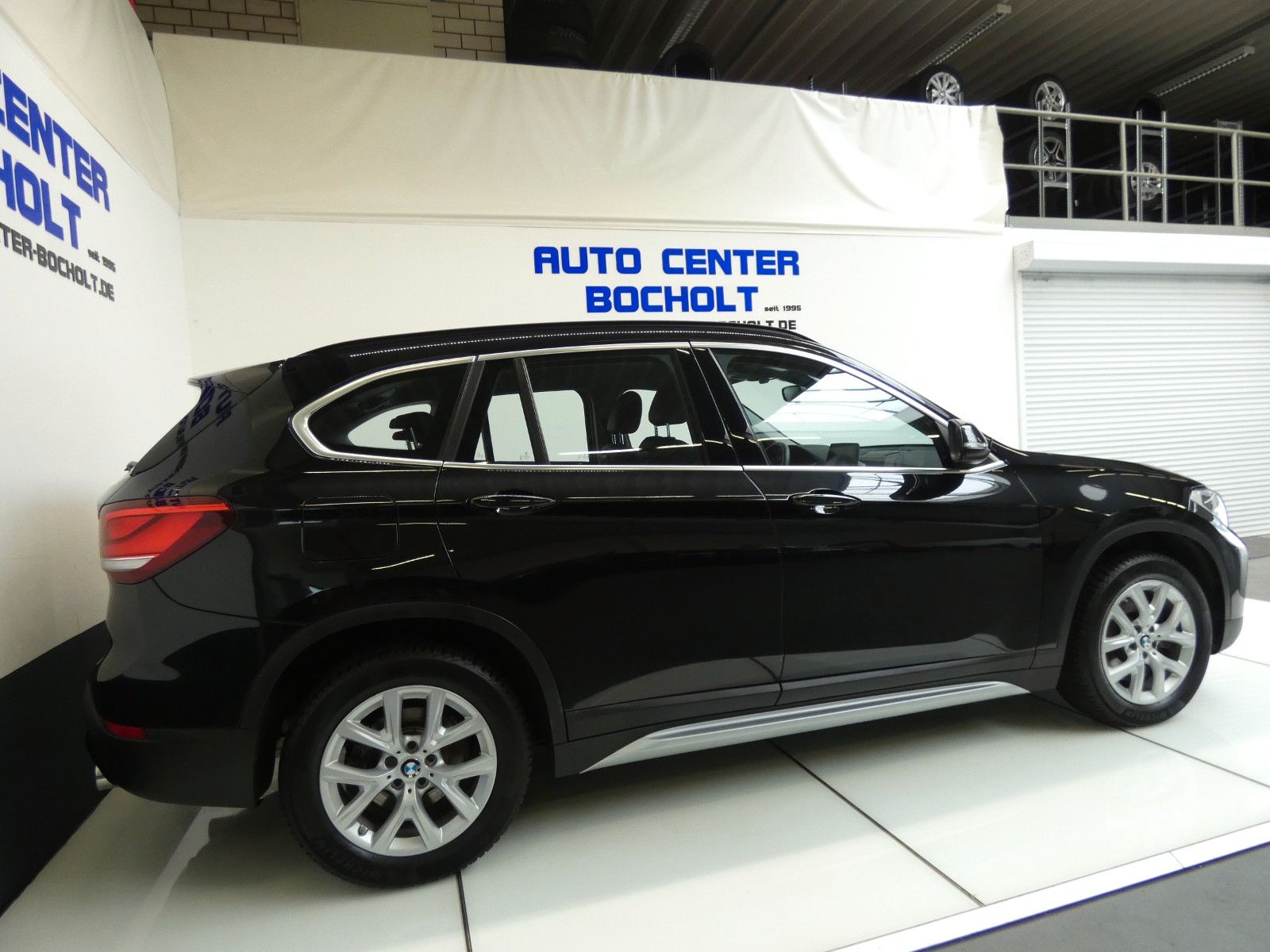 BMW X1 xDrive 20 i xLine - Samsaru's Car Outlet