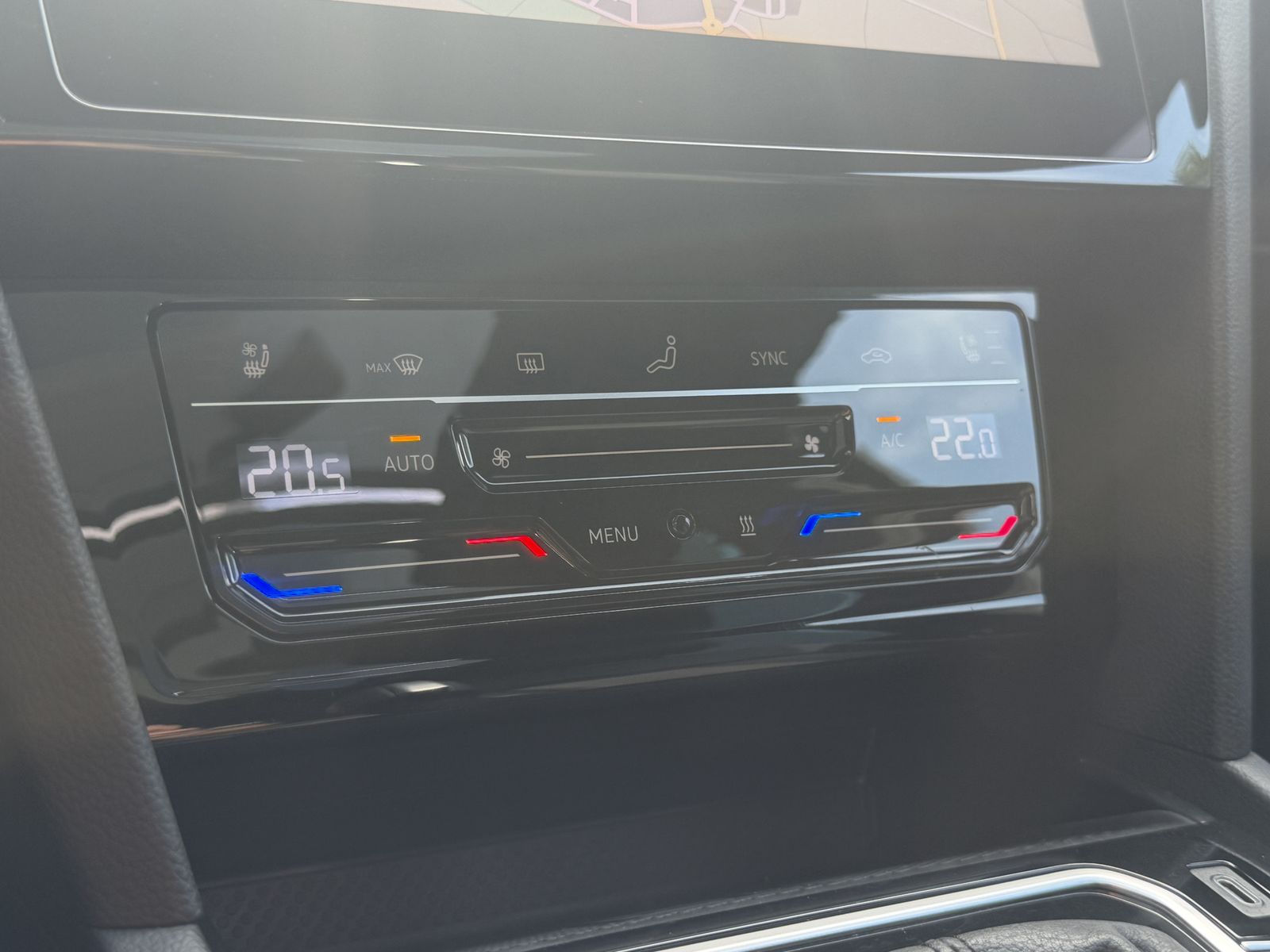 Volkswagen Passat R-Line LED Virtual Pano Massage H&K AHK