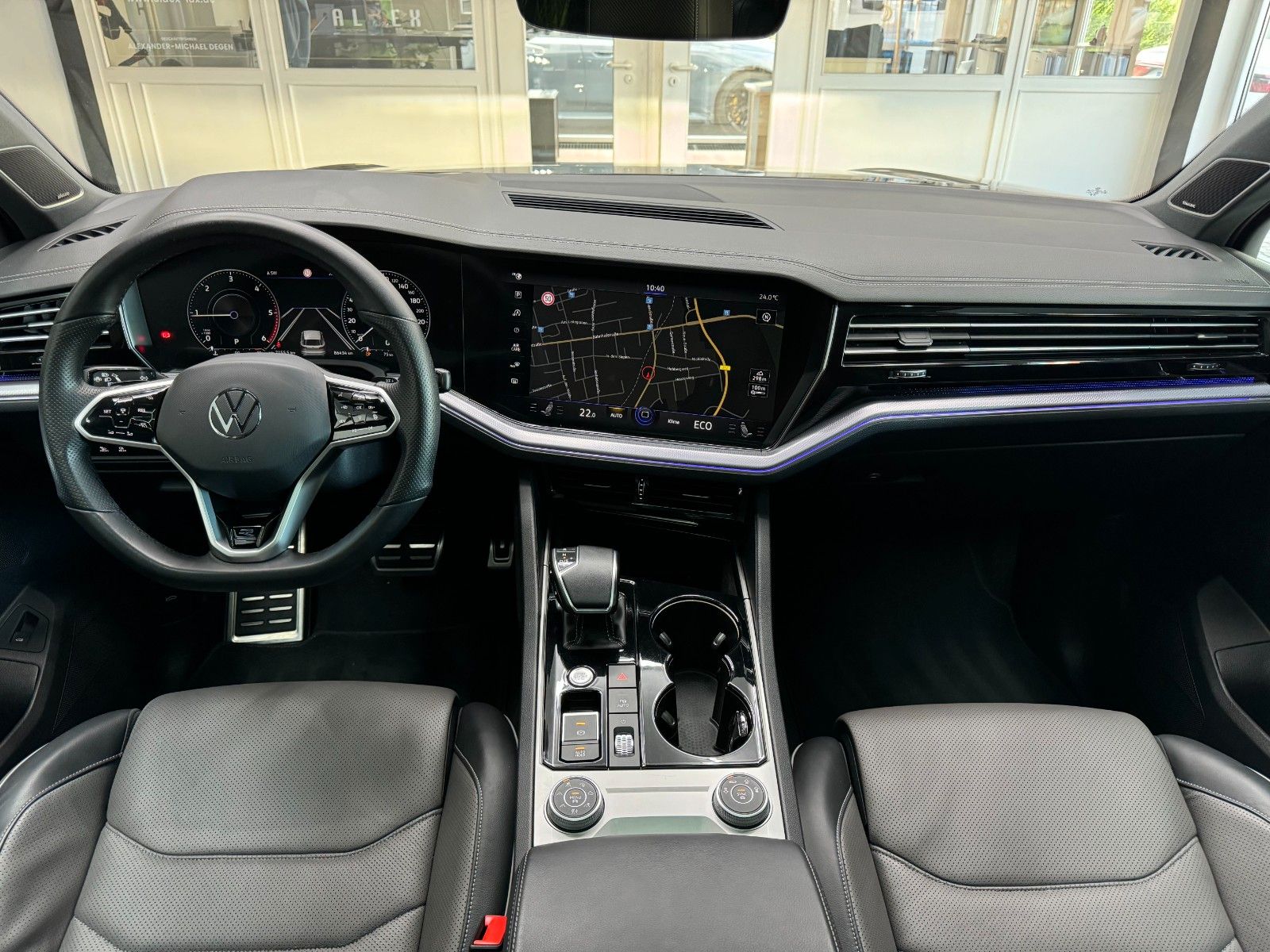 Volkswagen R-Line - Samsaru's Car Outlet