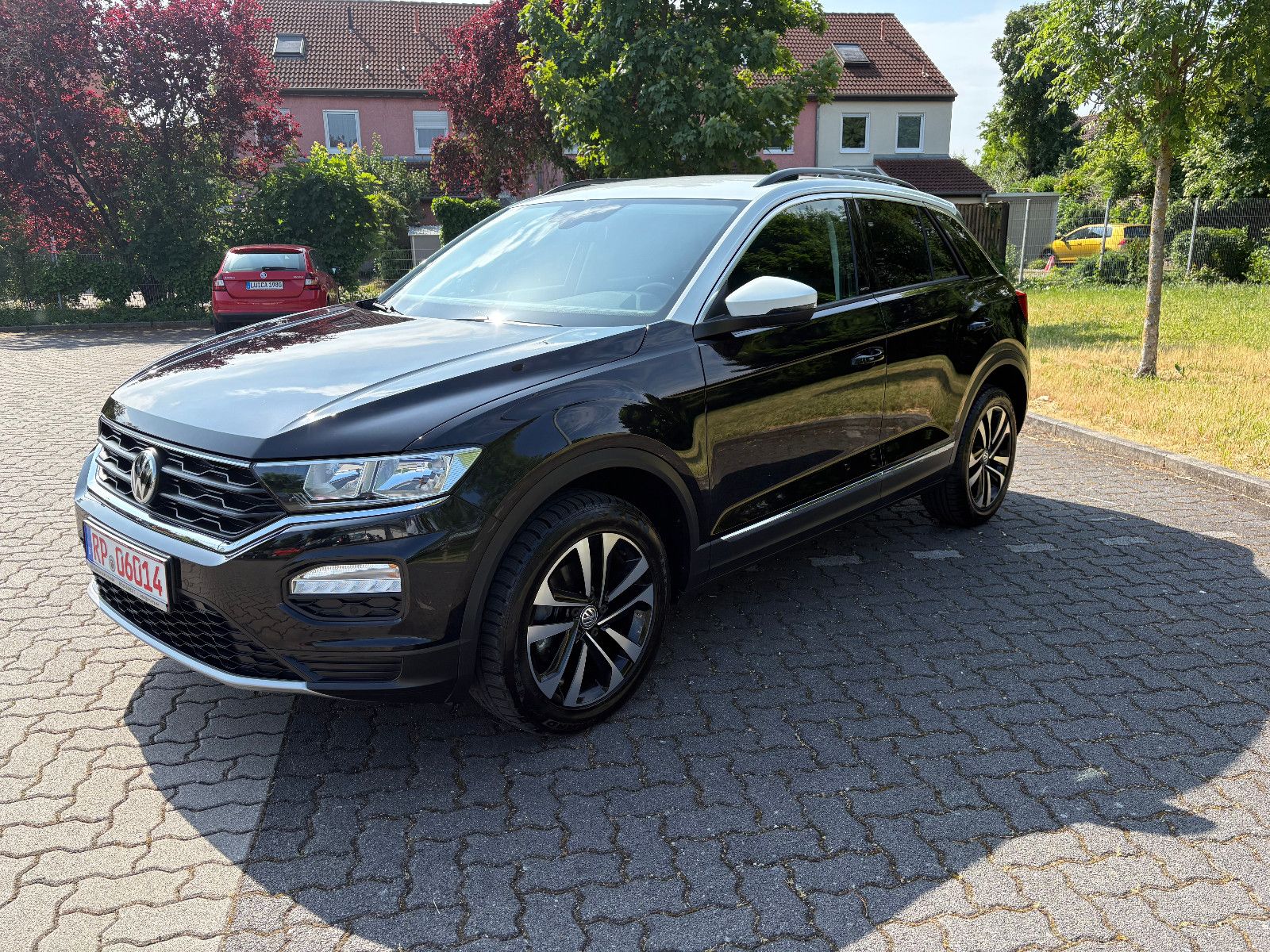 Volkswagen T-Roc - Samsaru's Car Outlet
