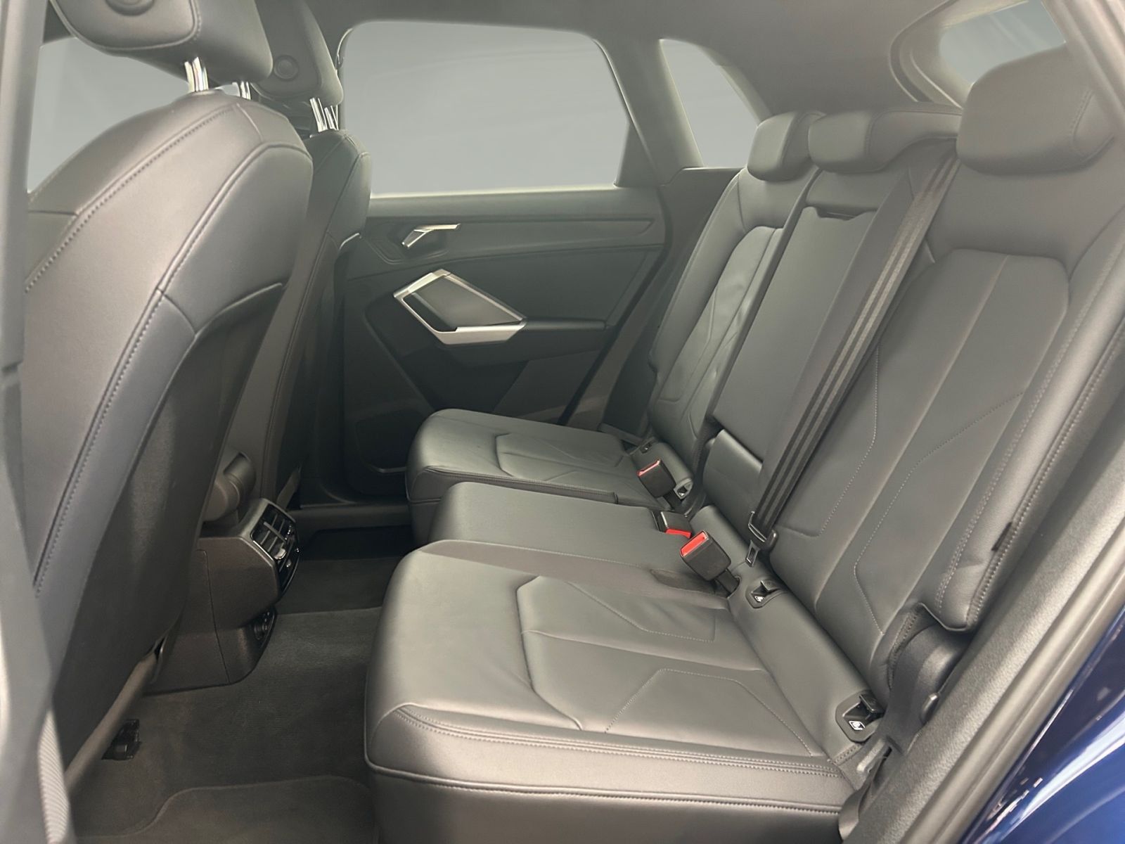 Audi Q3 40 TFSI quattro - Samsaru's Car Outlet