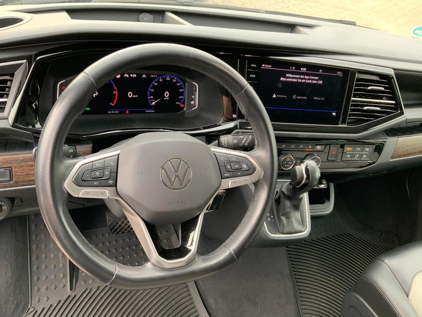 Volkswagen T6.1 Multivan Highline 2.0 TDI DSG 4Motion - Samsaru's Car Outlet