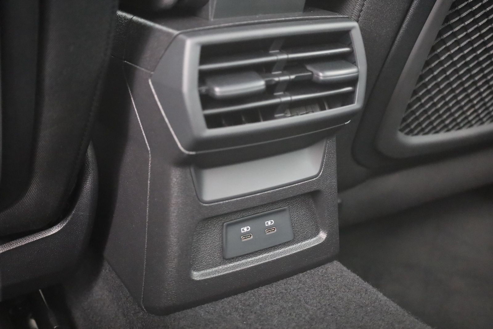 Audi A3 35 TDI Limousine LED Navi Sitzheizung DAB AHK