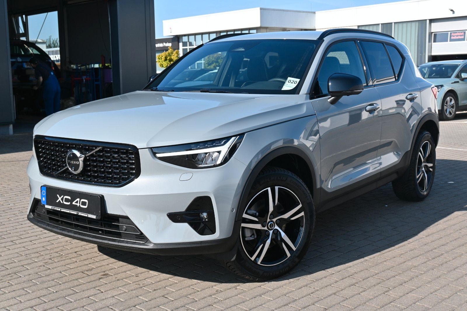Volvo XC40 B4 DKG Plus Dark*FSHZG*360°*ACC*AHK