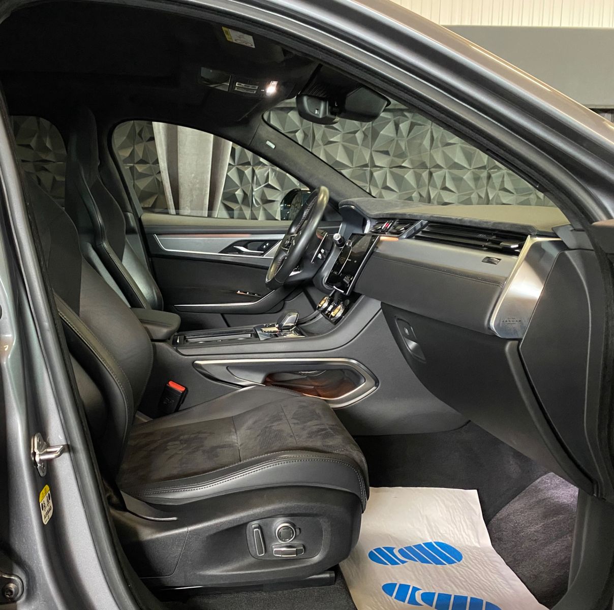 Jaguar F-Pace P550 SVR V8 AWD,ACC,Digitales Cockpit,AHK