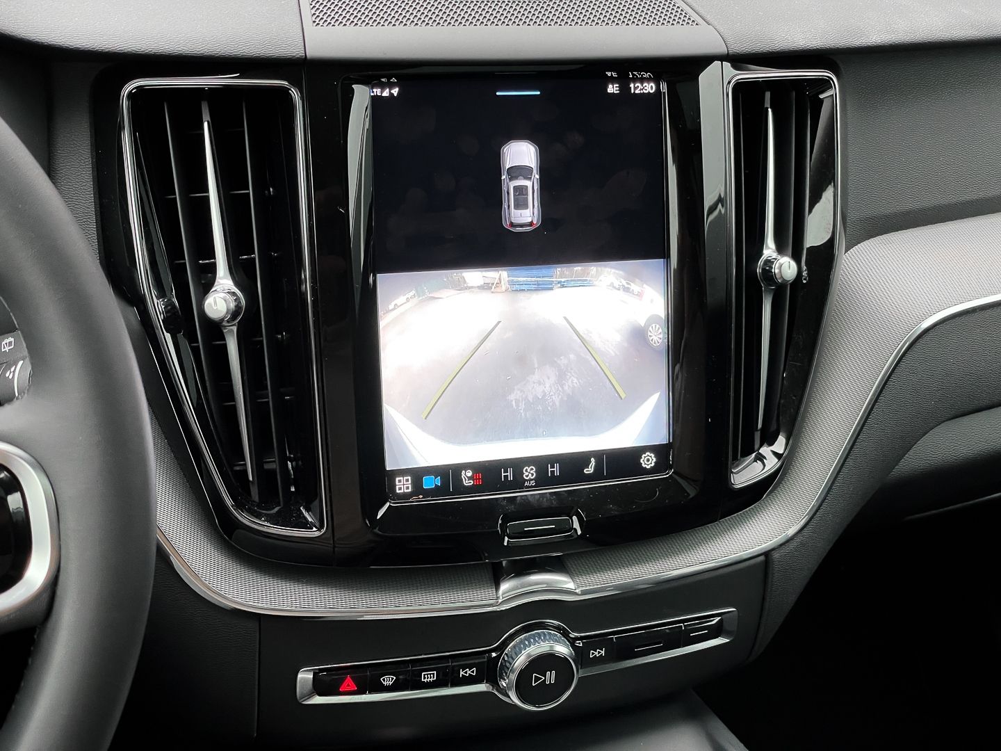 Volvo XC60 Plus Dark Recharge Plug-In Hybrid AWD T8 Tw