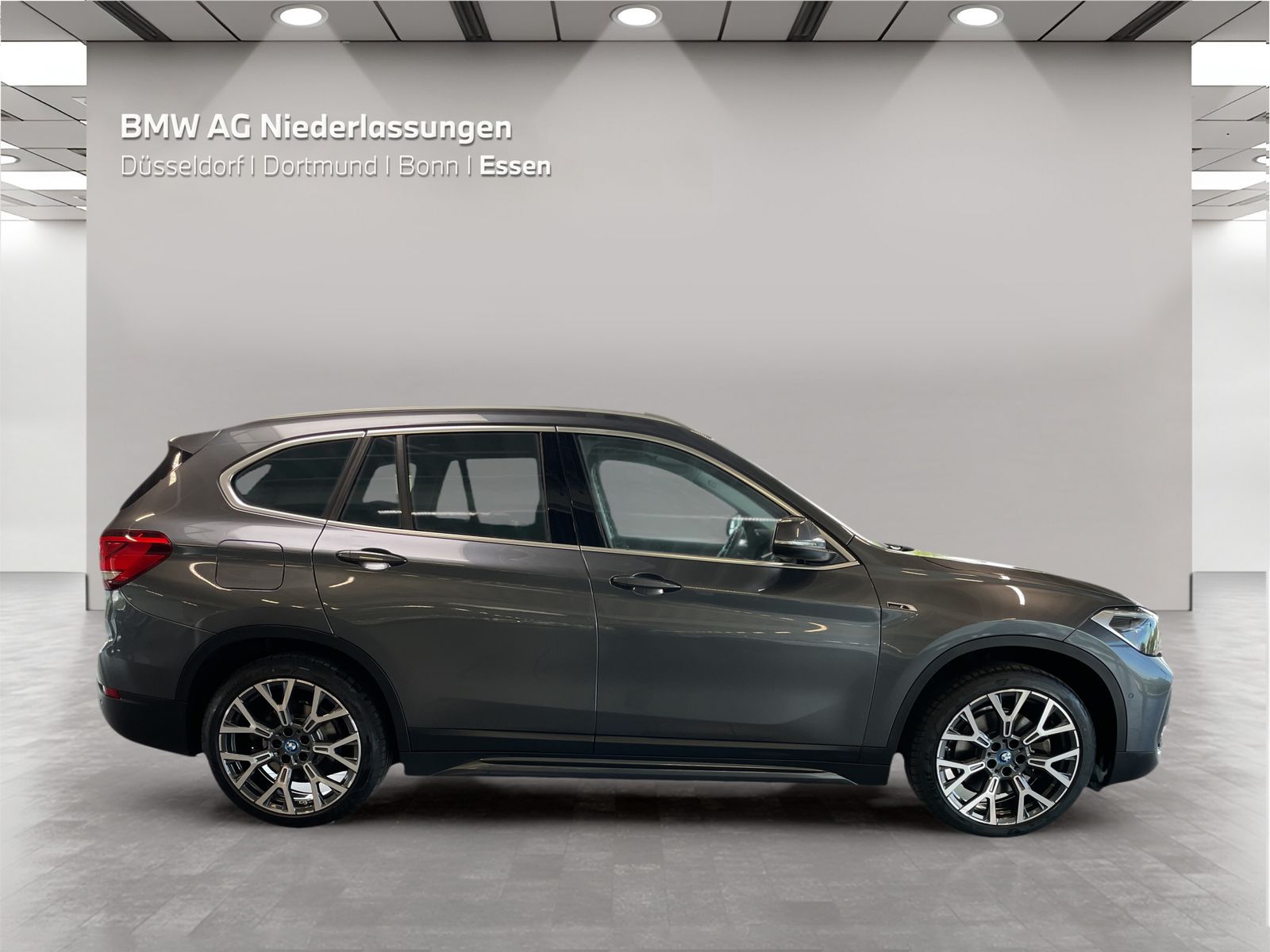 BMW X1 xDrive25e Sport Line - Samsaru's Car Outlet