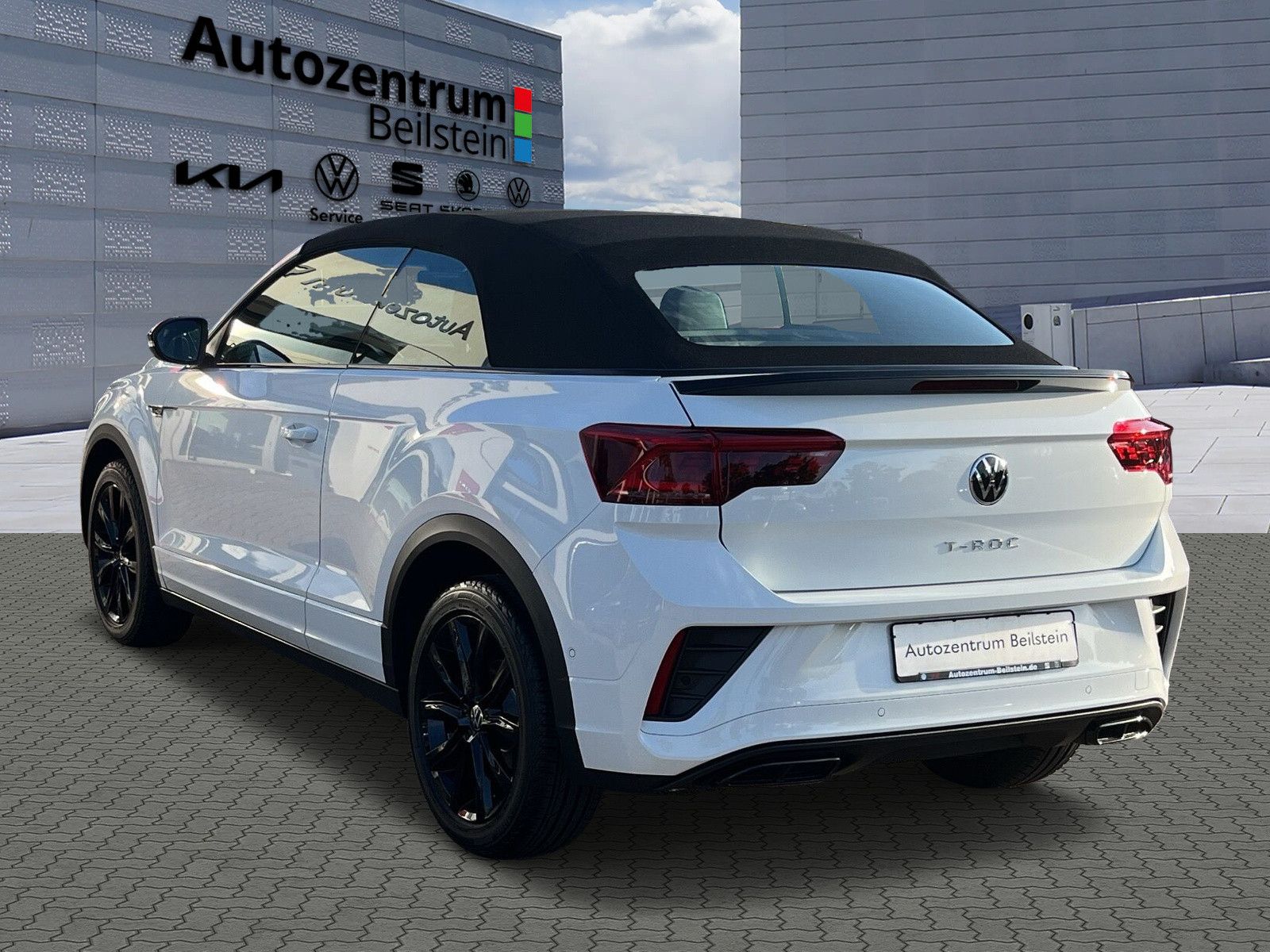 Volkswagen T-Roc R-Line - Samsaru's Car Outlet