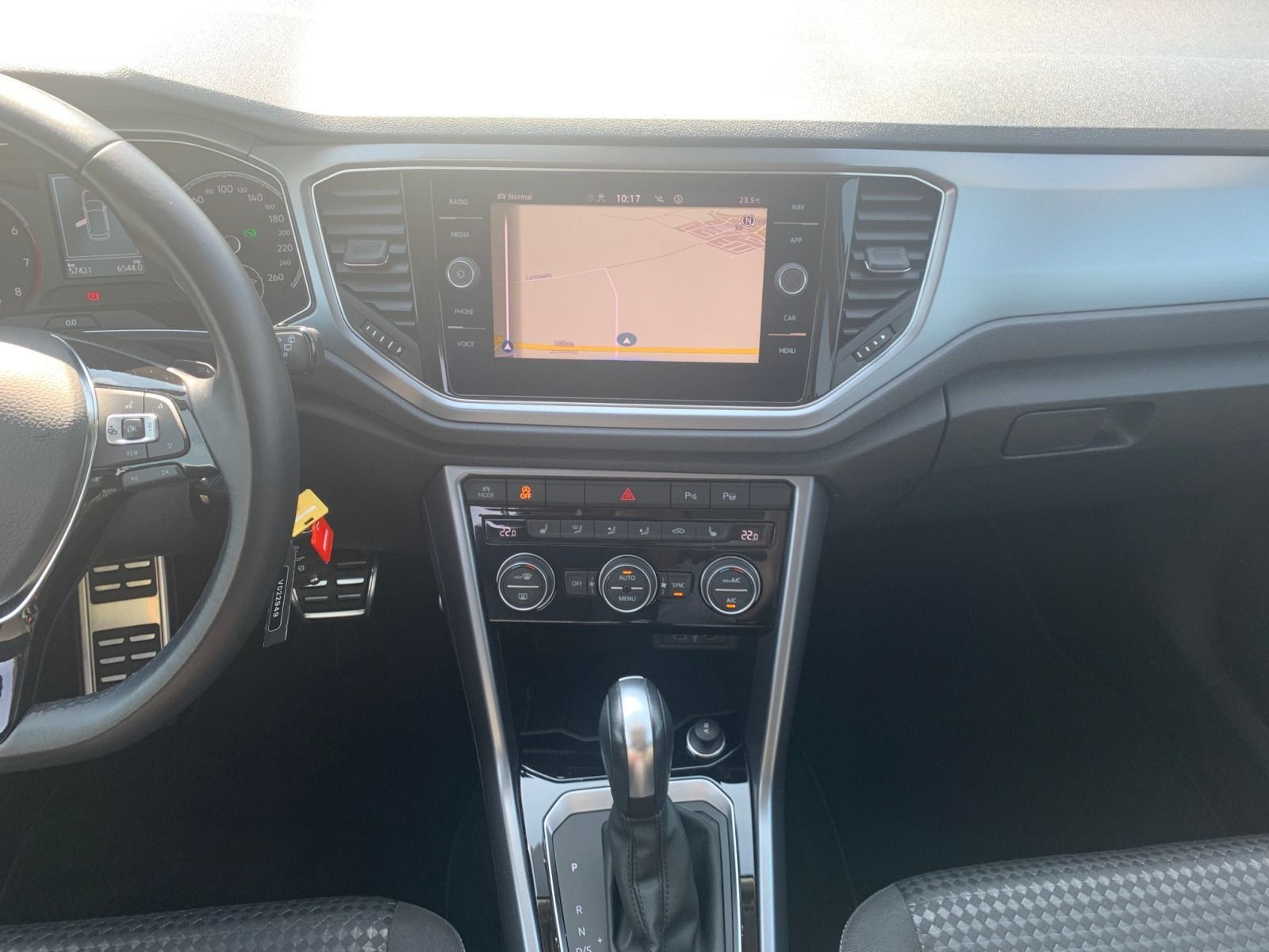 Volkswagen T-Roc 1.5 TSI Active - Samsaru's Car Outlet