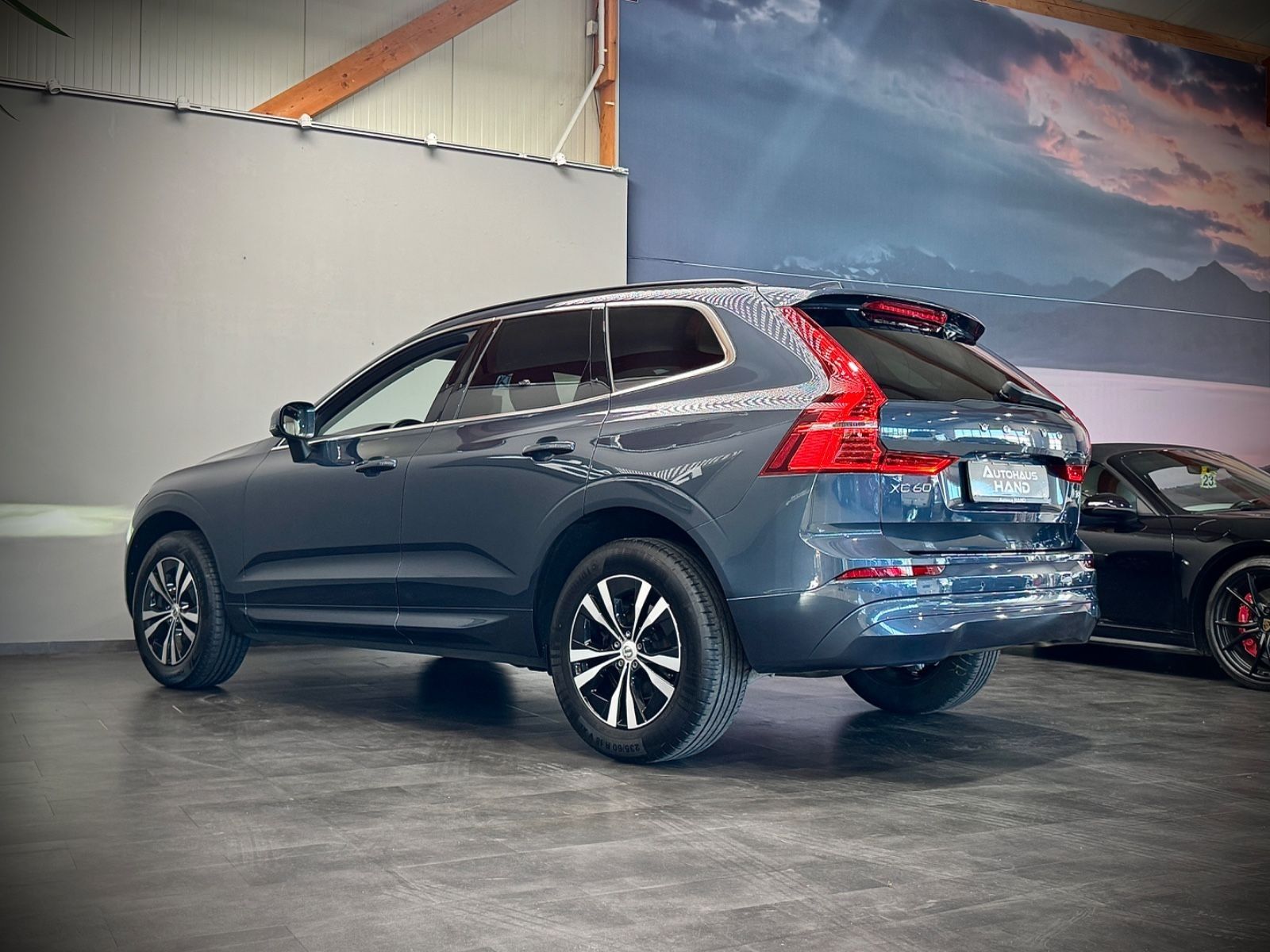 Volvo XC60 Momentum Pro 2WD - Samsaru's Car Outlet