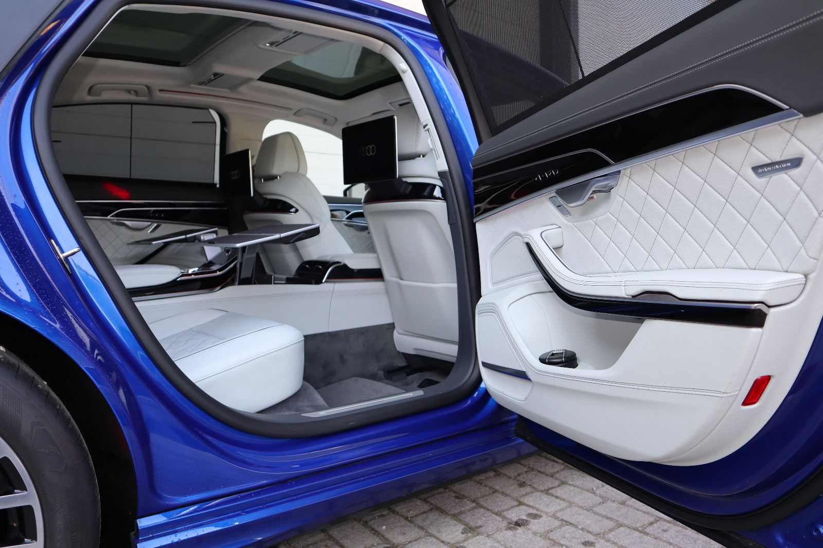 Audi A8L 60 TFSIe lang exclusive - Samsaru's Car Outlet