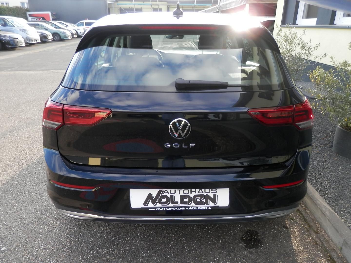 Volkswagen Golf Life - Samsaru's Car Outlet