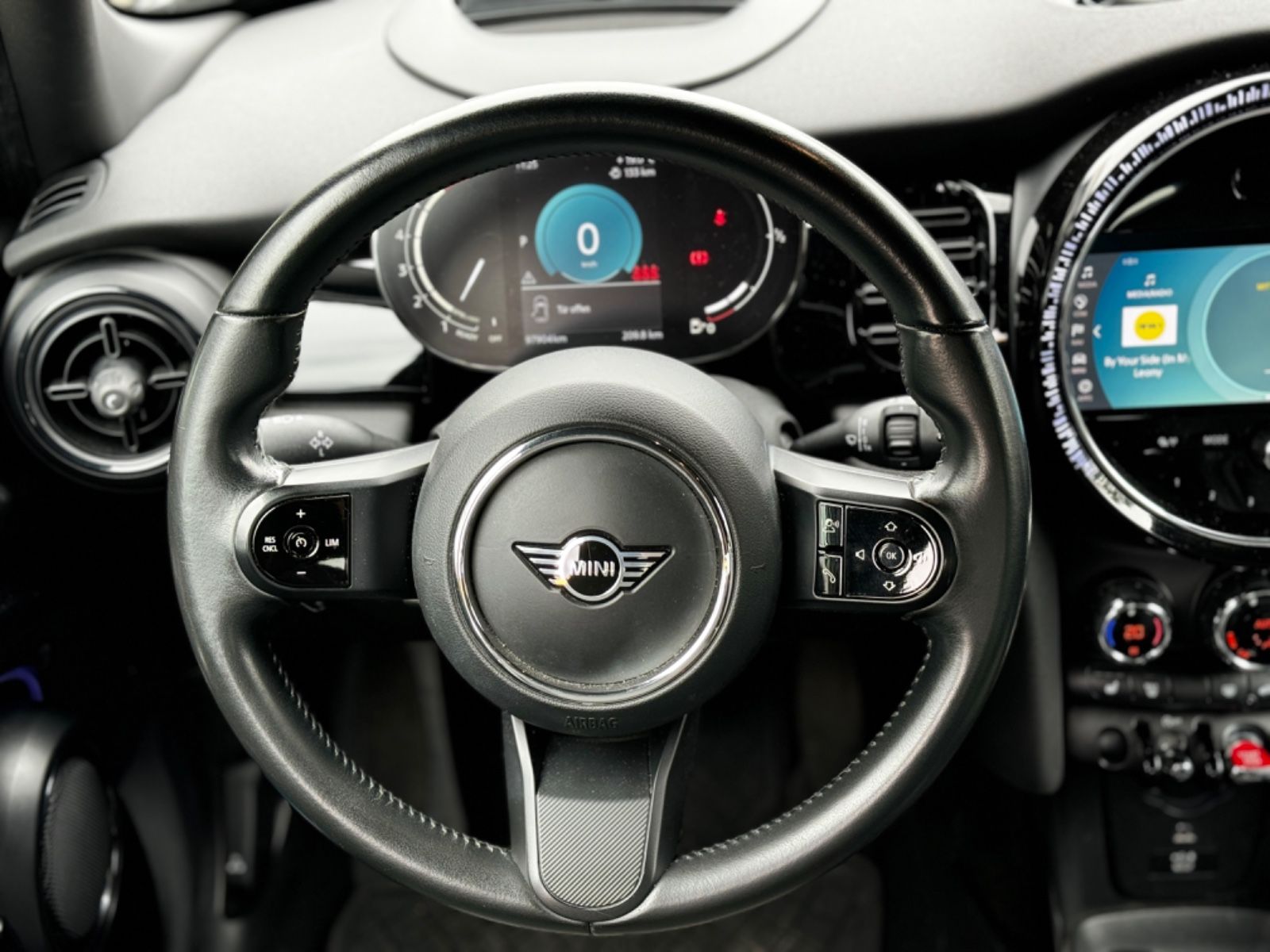 MINI Cooper - Samsaru's Car Outlet
