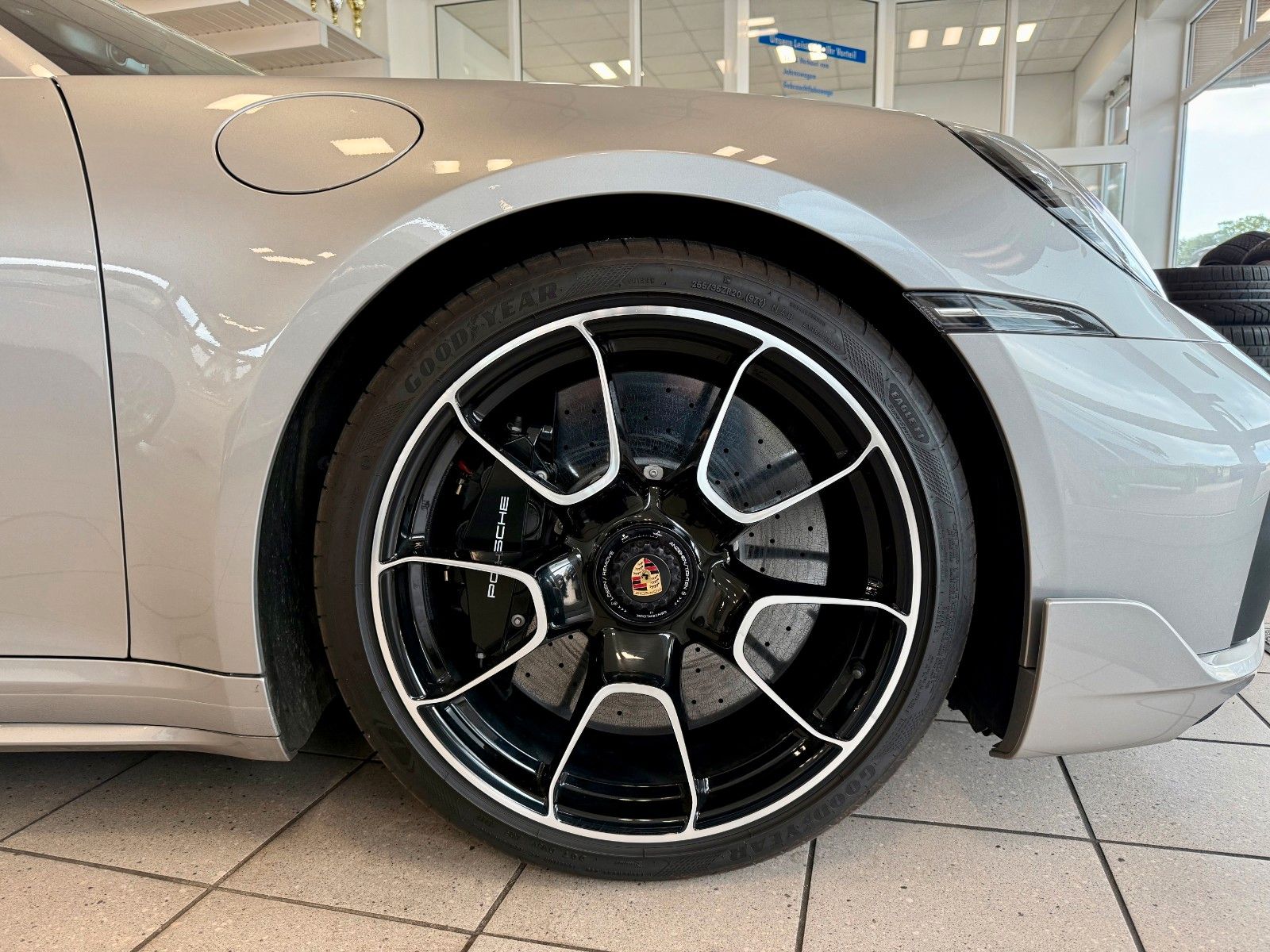 Porsche 911 992 Turbo S LIFT/SportDesign/Glasdach/ACC
