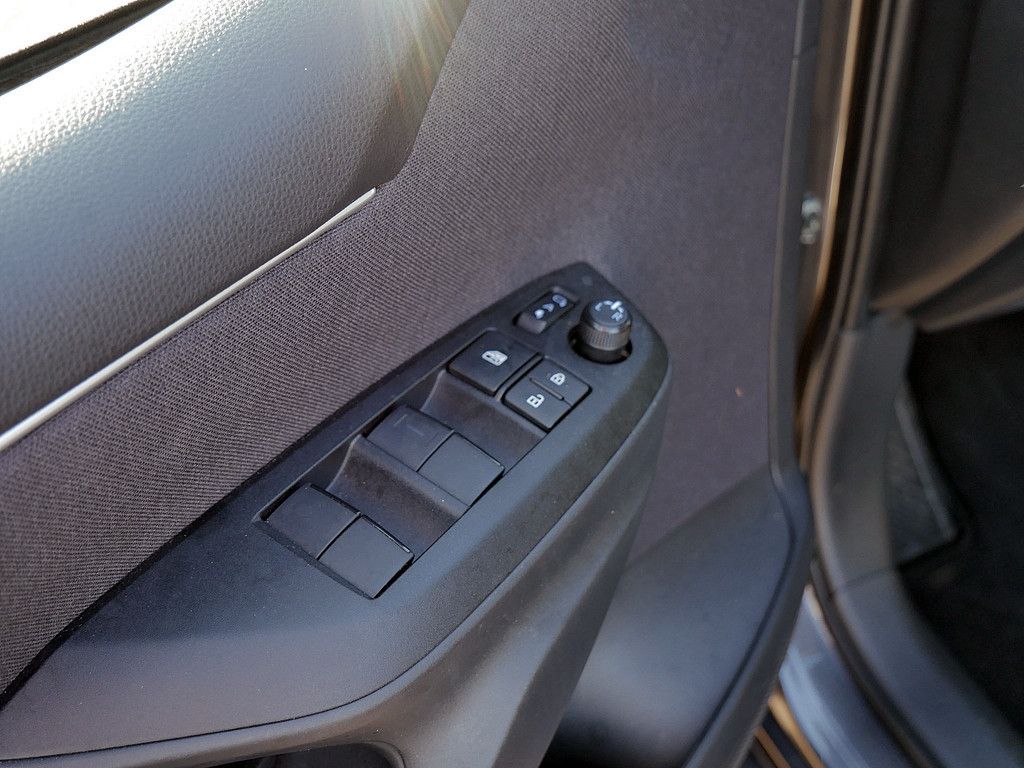 Toyota Yaris Hybrid Style LED PDC ACC KAMERA KLIMA SHZ