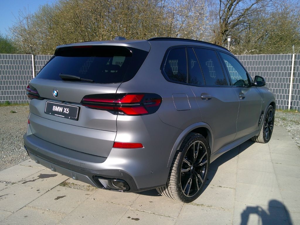 BMW X5 40d xDrive M Sport Mattgrau LM 22'' AHK Voll!