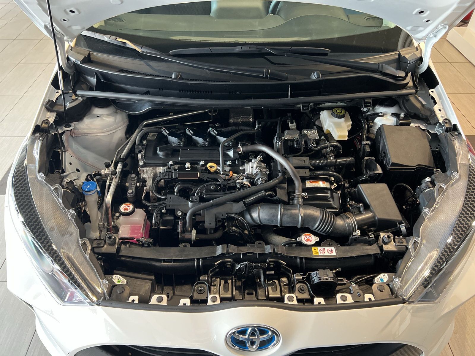 Toyota Yaris 1.5 Hybrid Business Edition - Samsaru's Car Outlet