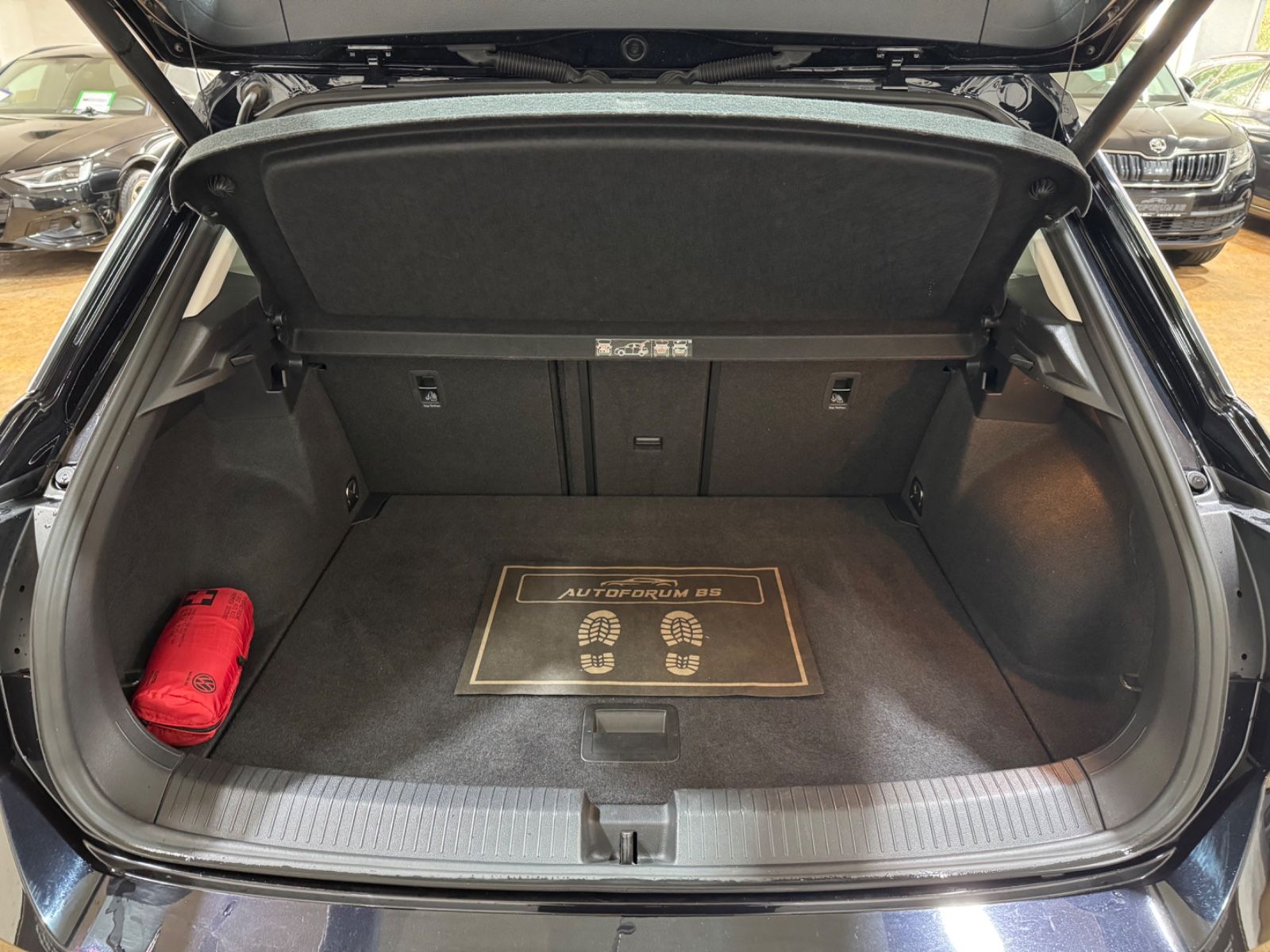 Volkswagen T-Roc Style 1.5 TSI - Samsaru's Car Outlet