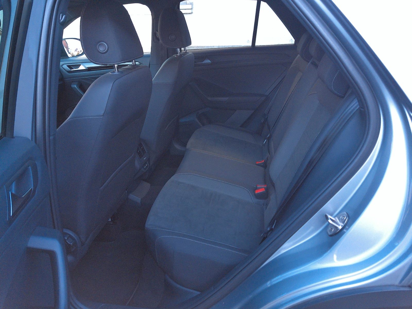 Volkswagen T-Roc 2.0 TDI DSG R-Line - Samsaru's Car Outlet