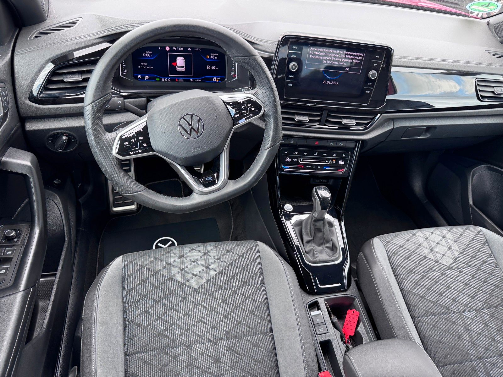 Volkswagen T-Roc R-Line - Samsaru's Car Outlet
