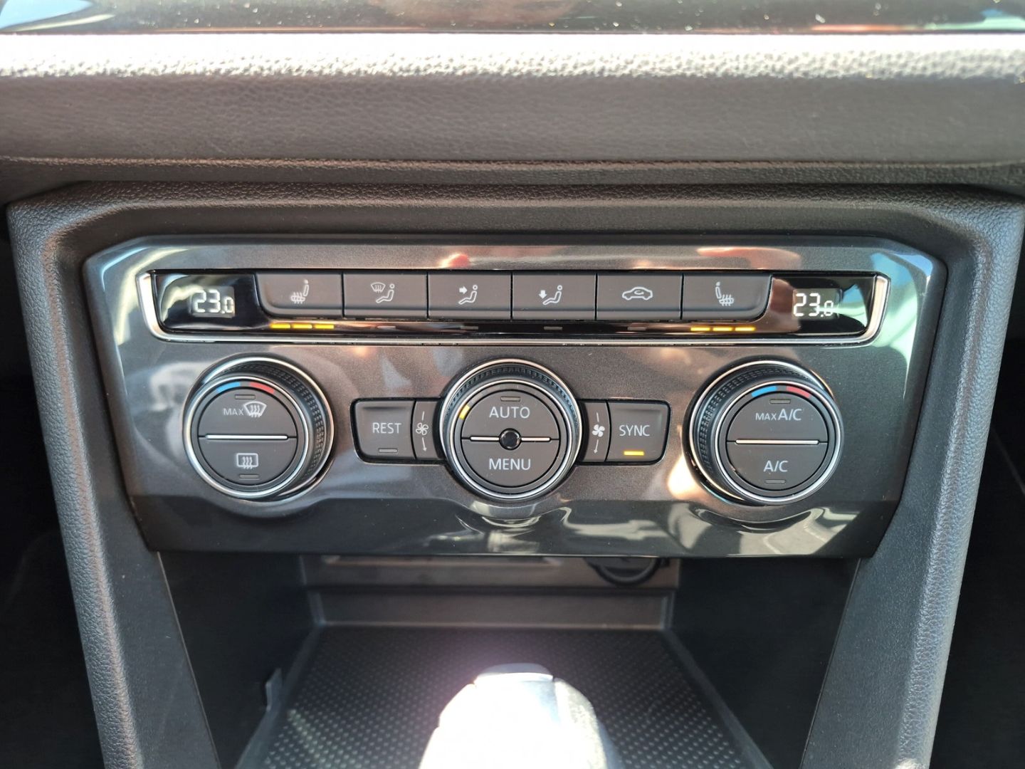 Volkswagen Tiguan 2.0 R-Line 4Motion - Samsaru's Car Outlet